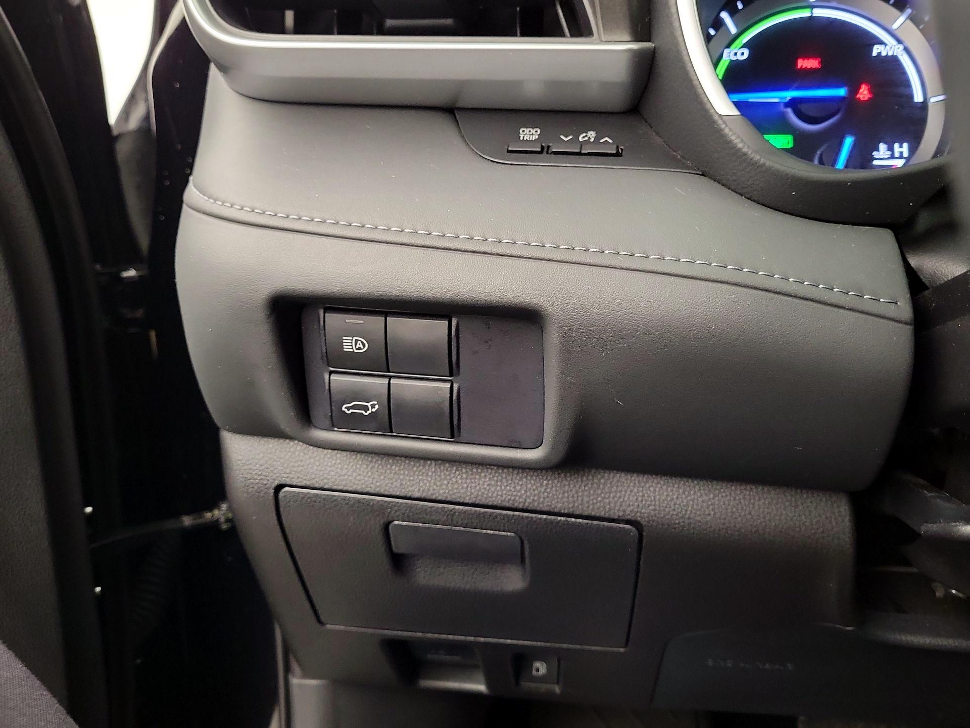 Thumbnail: 2021 Toyota Highlander - 13