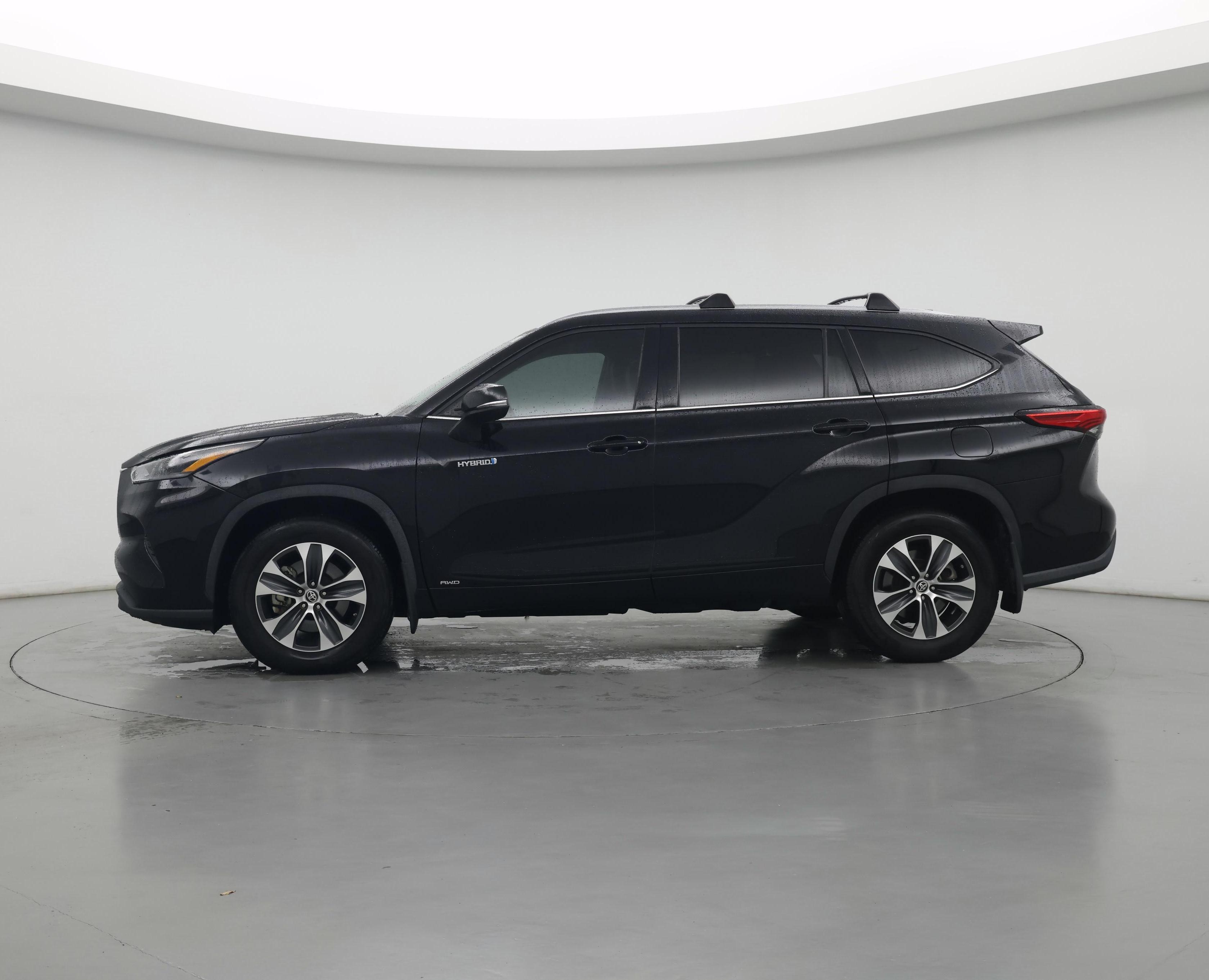 Thumbnail: 2021 Toyota Highlander - 3
