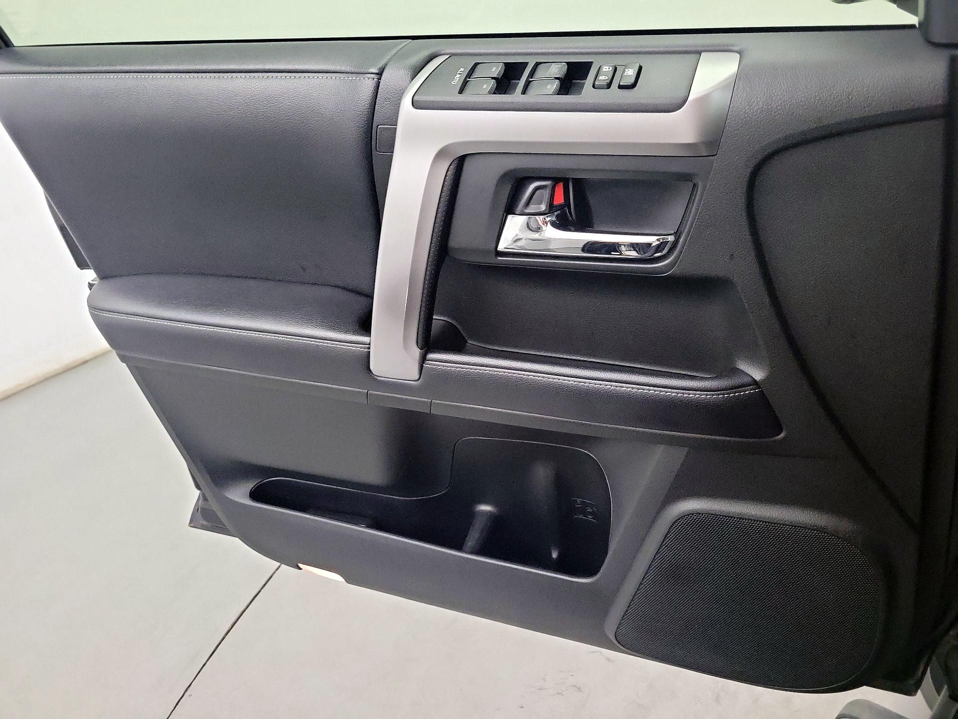 Thumbnail: 2019 Toyota 4Runner - 10