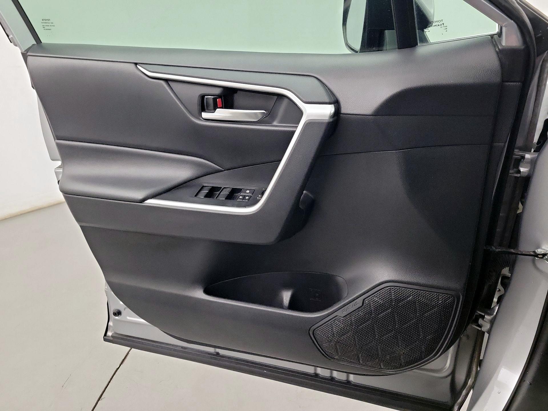 Thumbnail: 2021 Toyota RAV4 - 10