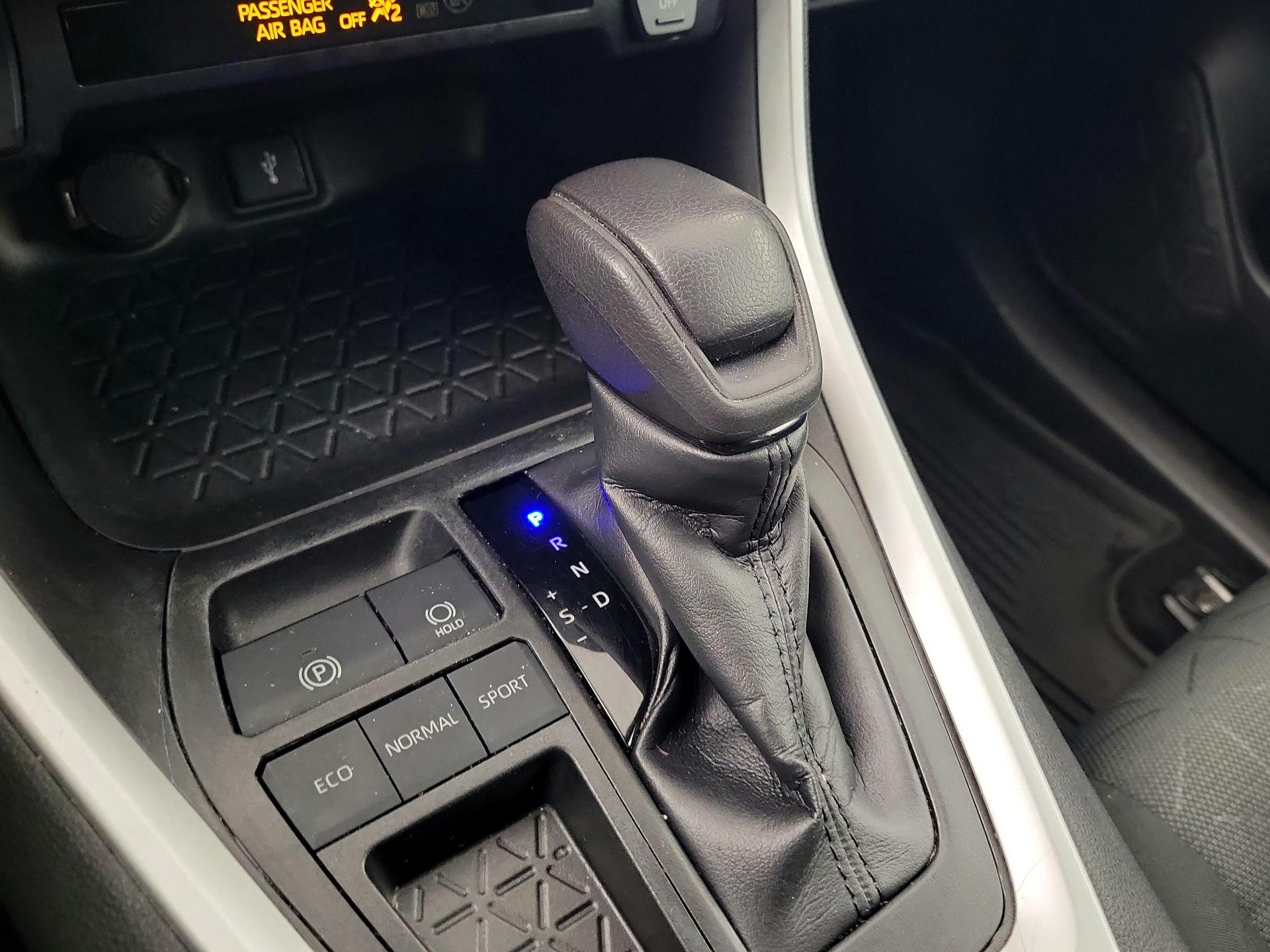 Thumbnail: 2021 Toyota RAV4 - 15