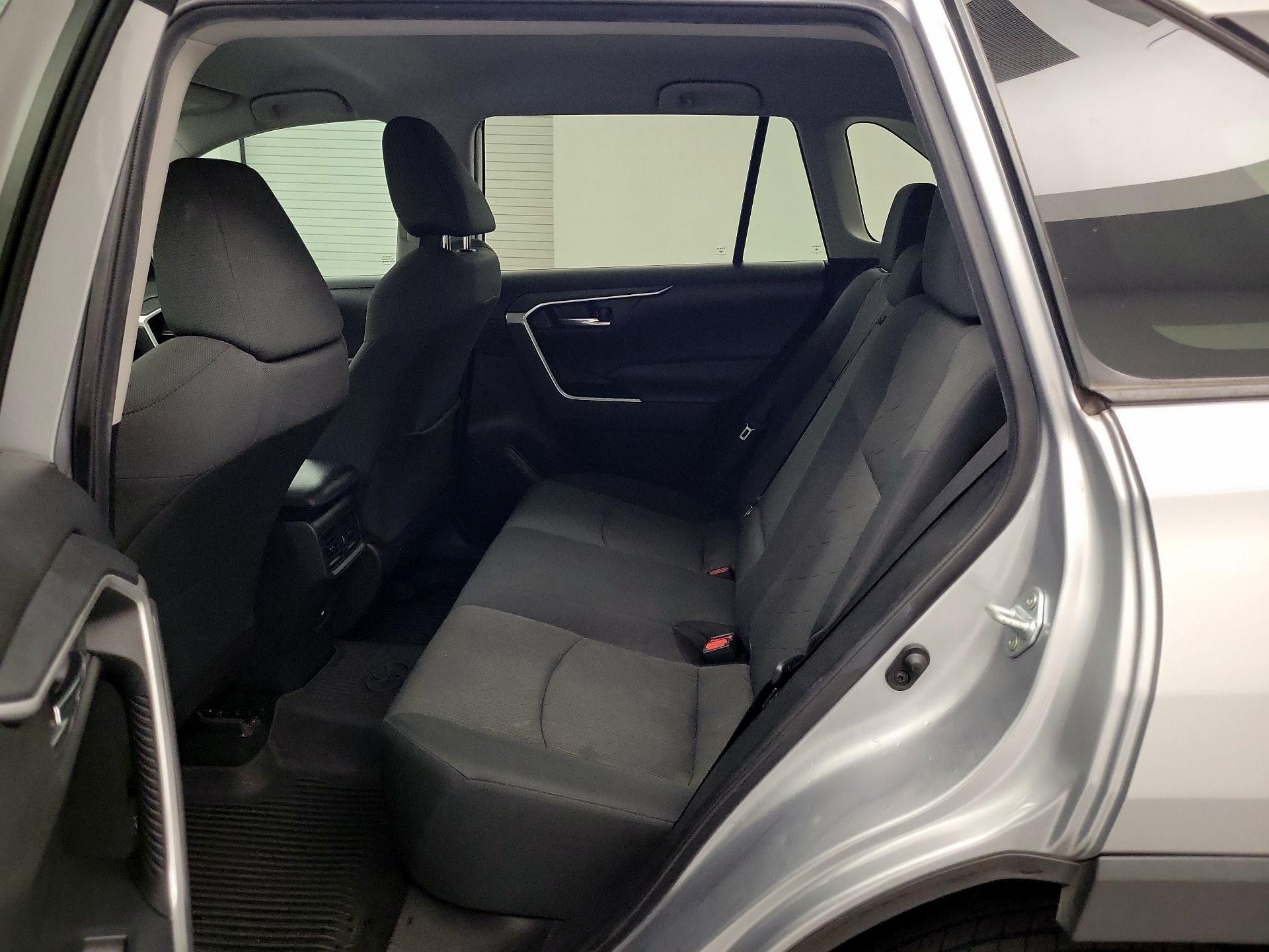 Thumbnail: 2021 Toyota RAV4 - 17