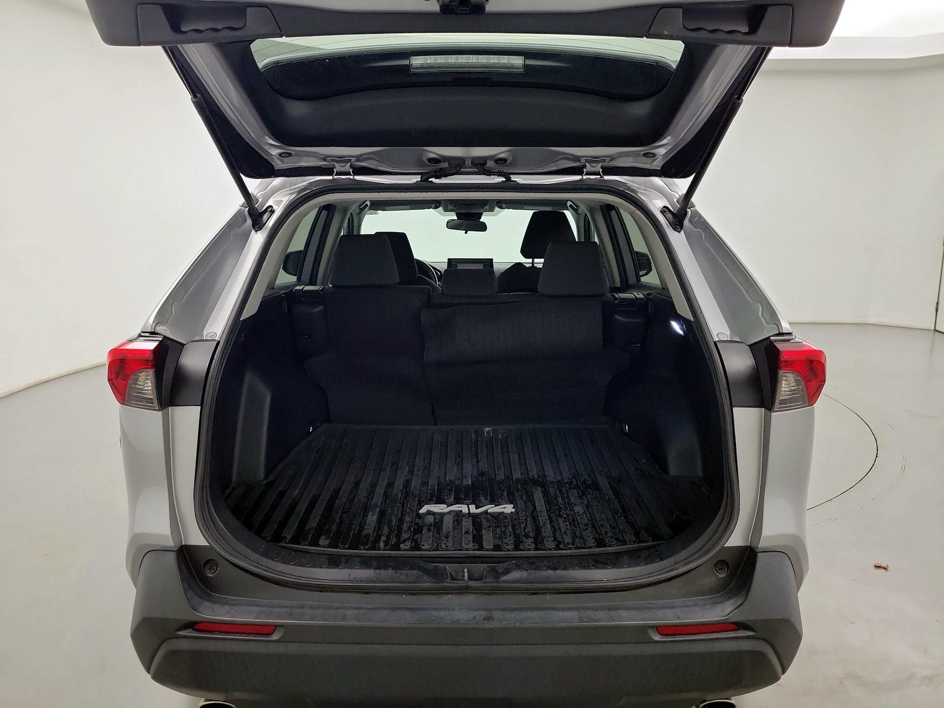 Thumbnail: 2021 Toyota RAV4 - 18