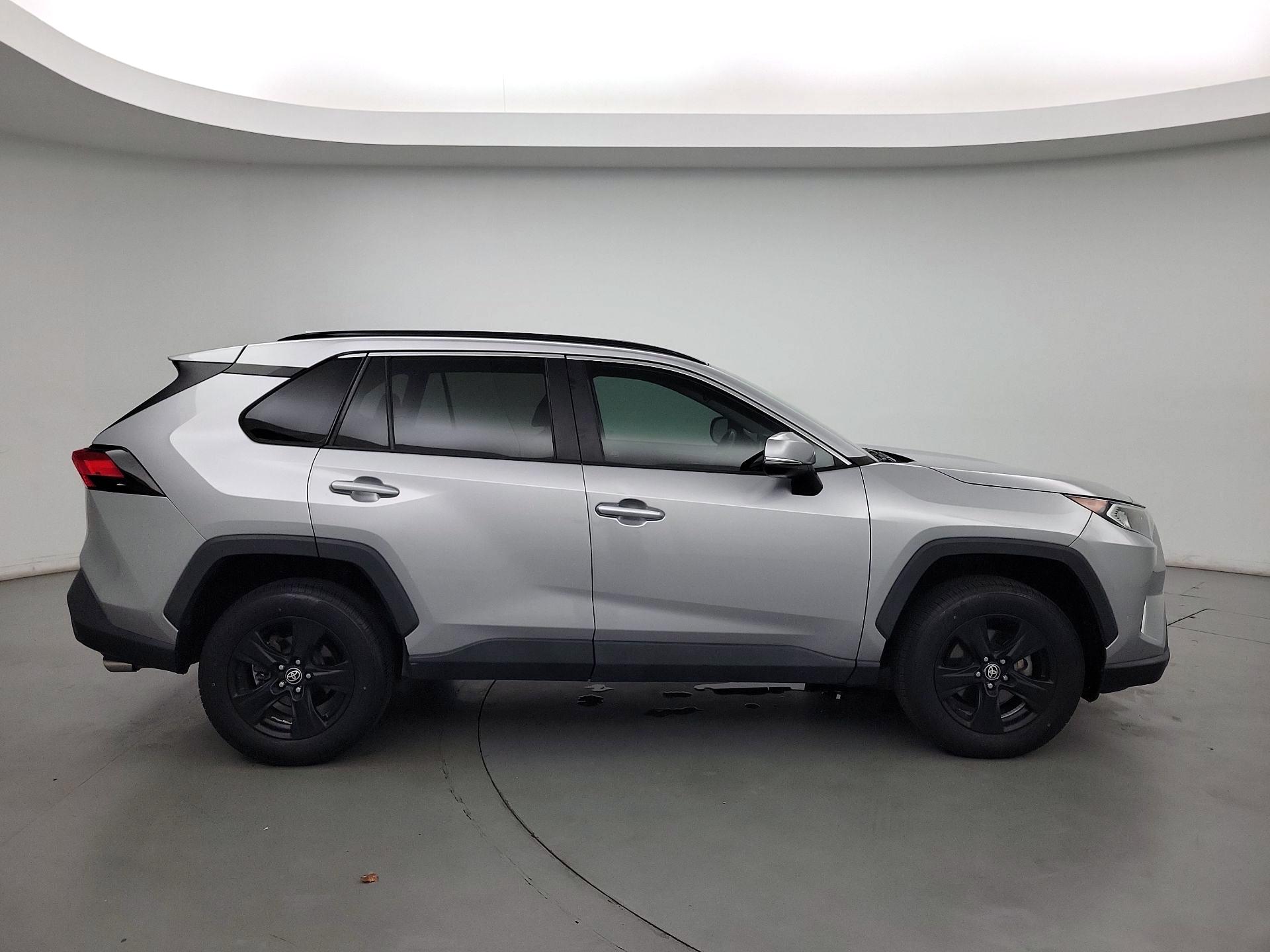 Thumbnail: 2021 Toyota RAV4 - 4