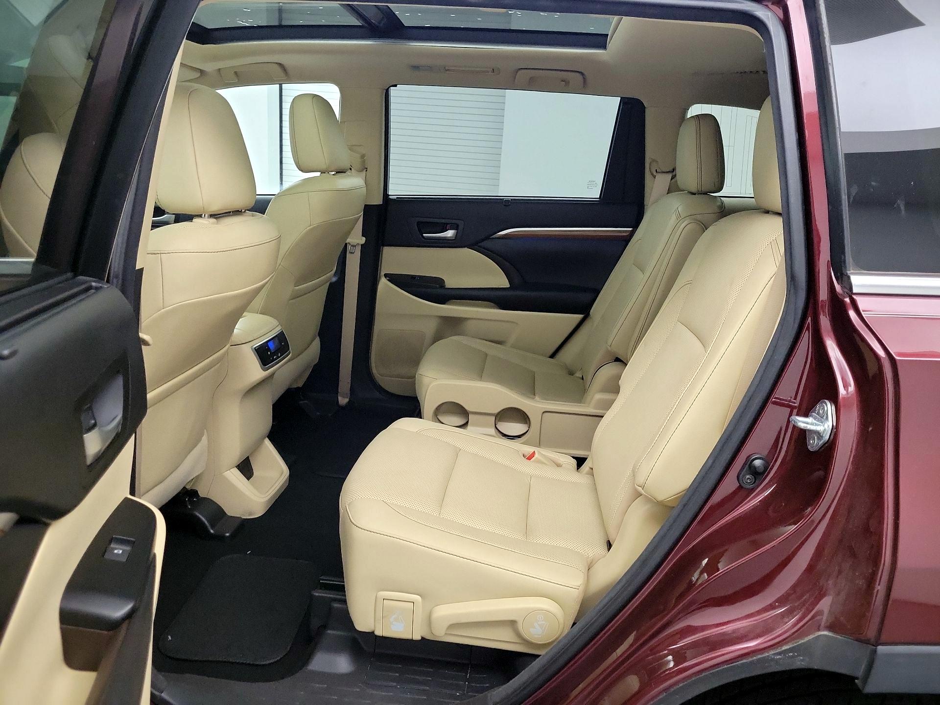 Thumbnail: 2017 Toyota Highlander - 18