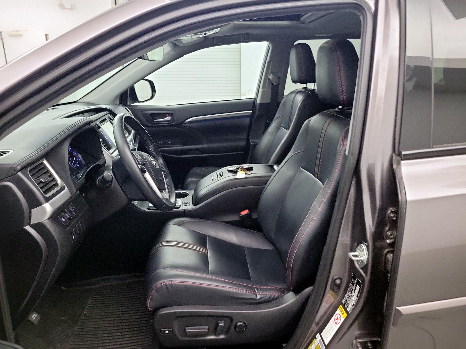 Thumbnail: 2019 Toyota Highlander - 9