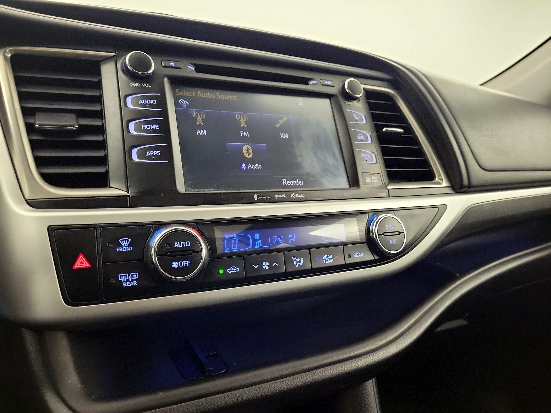 Thumbnail: 2019 Toyota Highlander - 14