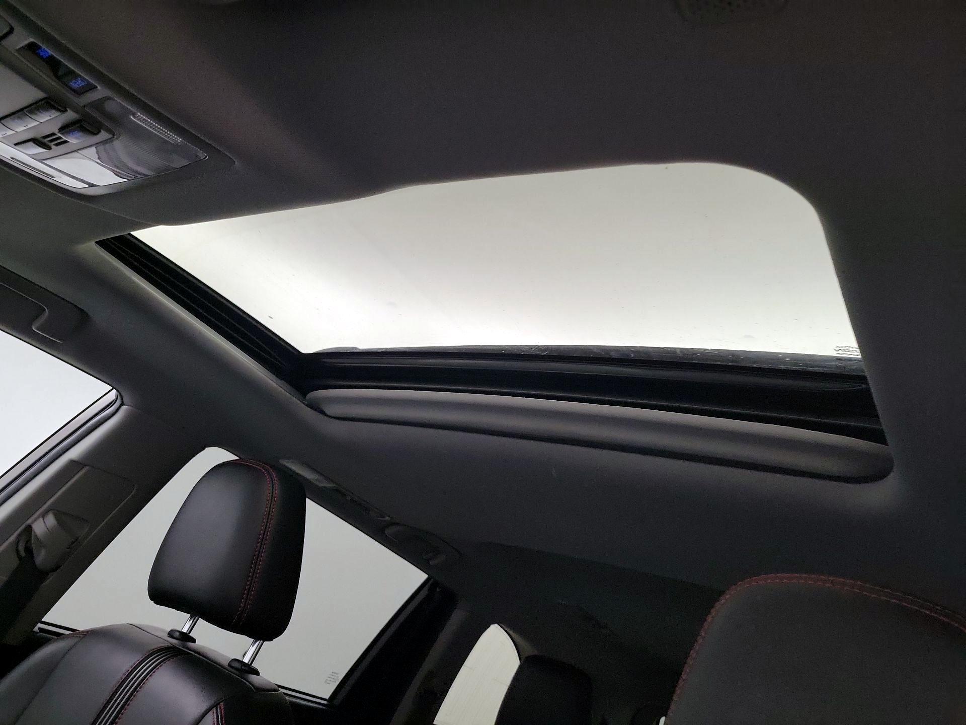 Thumbnail: 2019 Toyota Highlander - 17