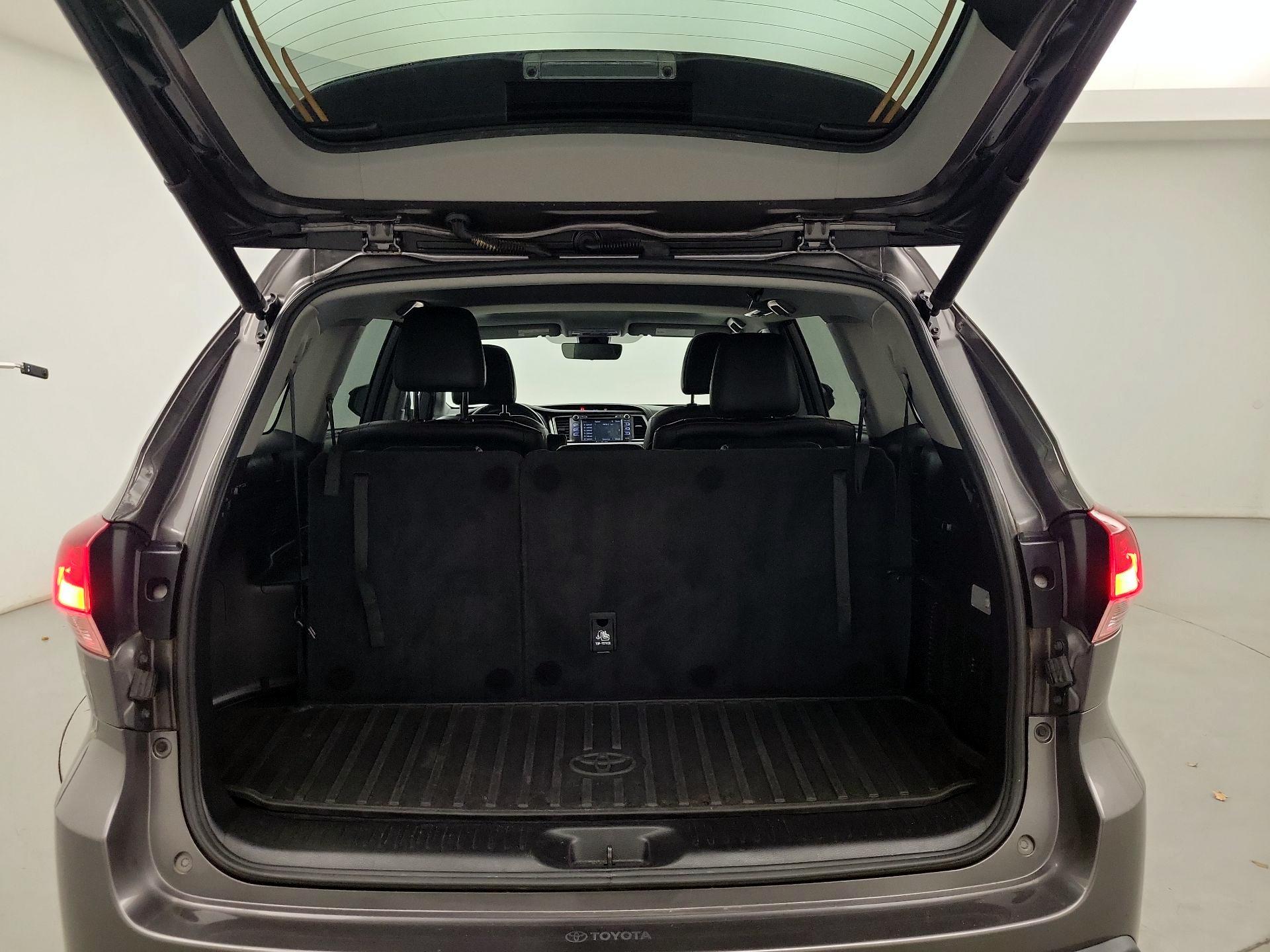 Thumbnail: 2019 Toyota Highlander - 20