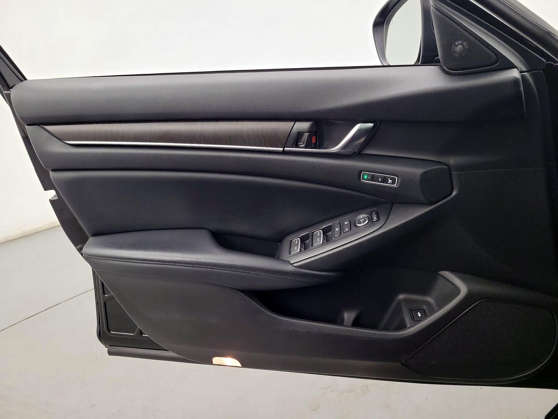 Thumbnail: 2018 Honda Accord - 10