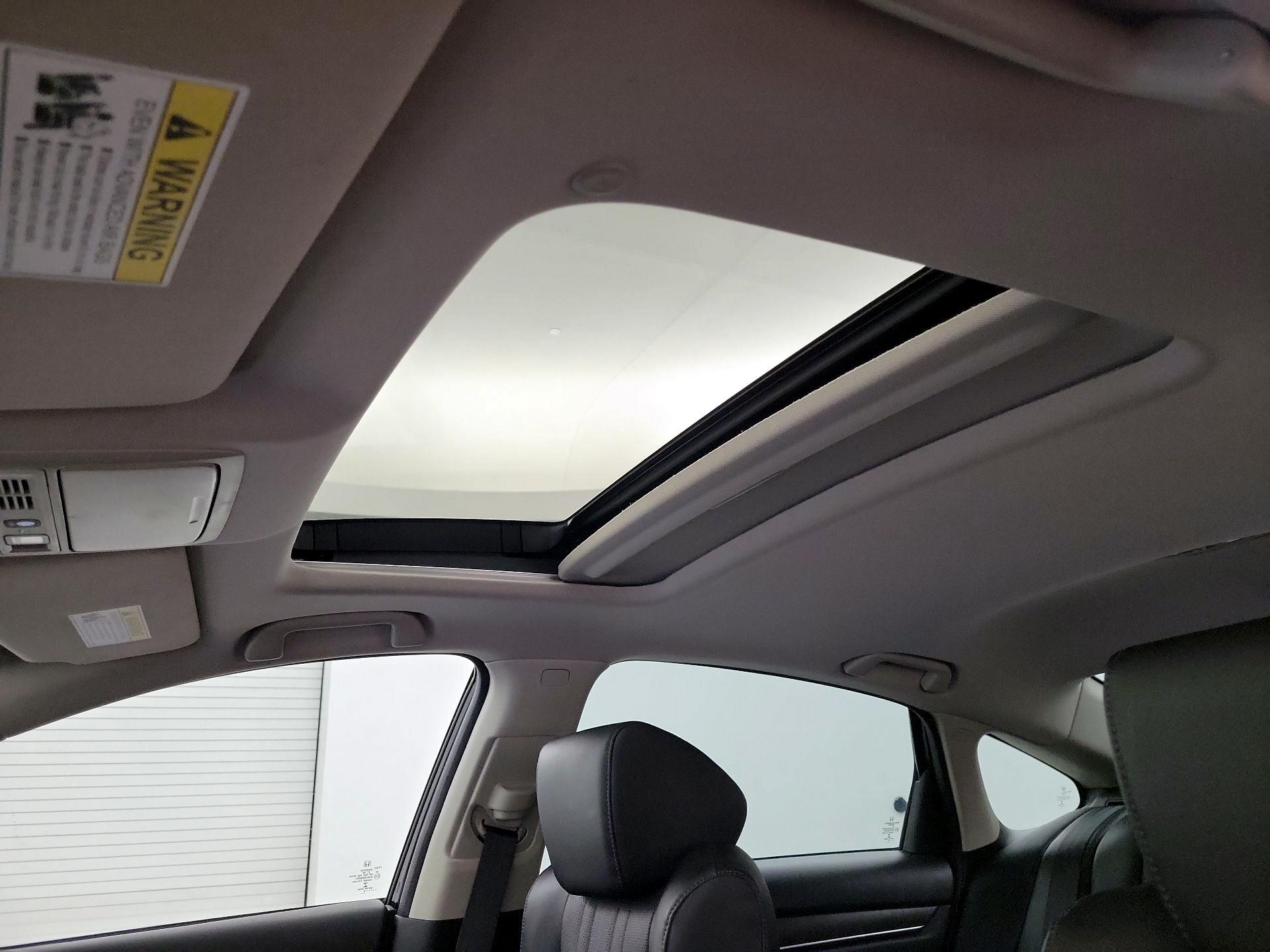 Thumbnail: 2018 Honda Accord - 18