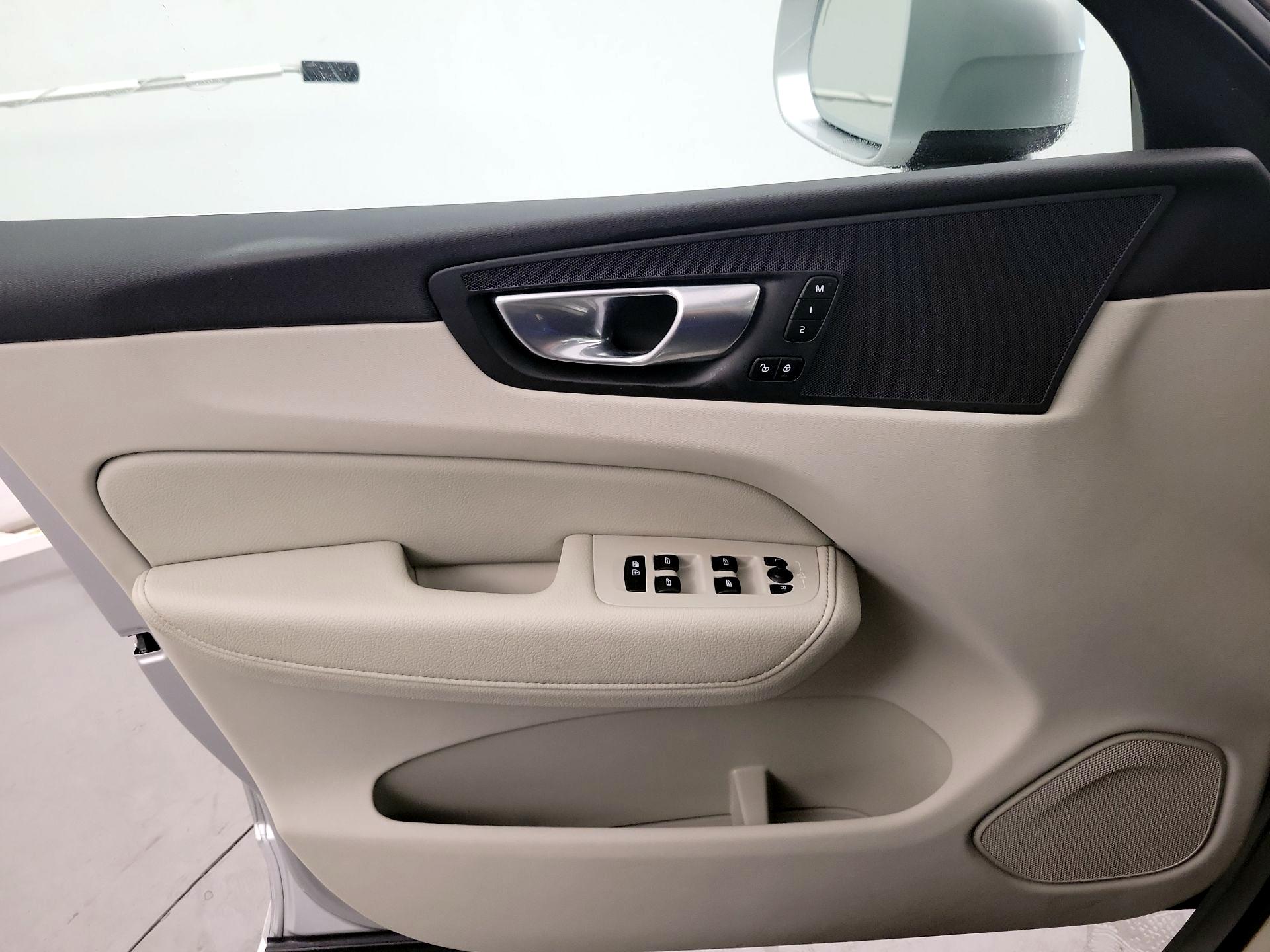 Thumbnail: 2021 Volvo XC60 - 10