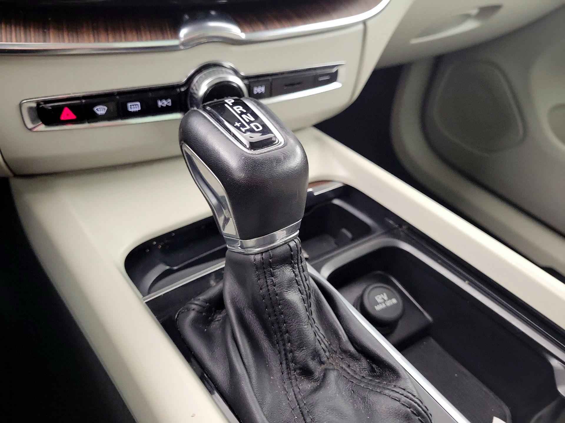 Thumbnail: 2021 Volvo XC60 - 16