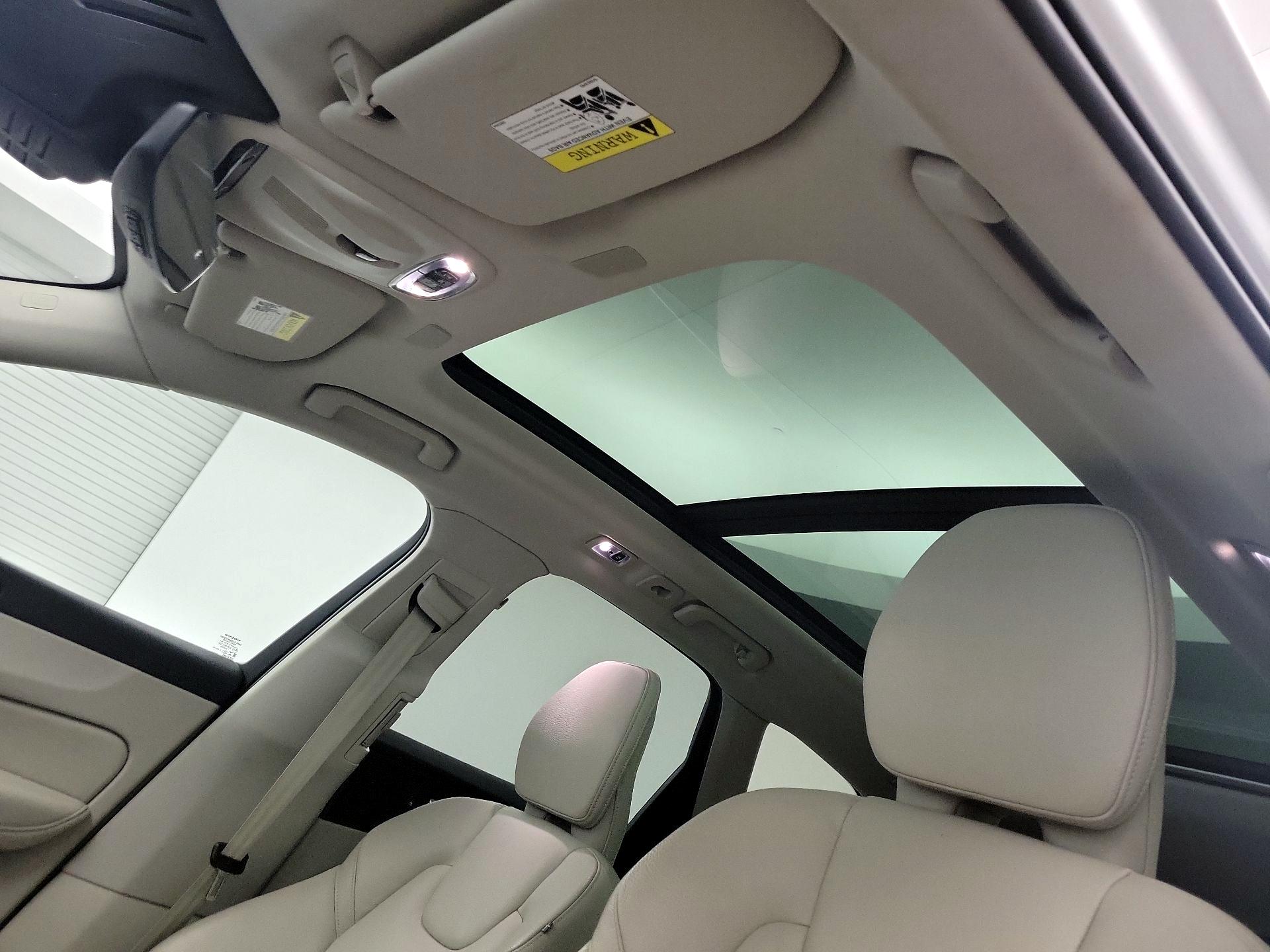 Thumbnail: 2021 Volvo XC60 - 18