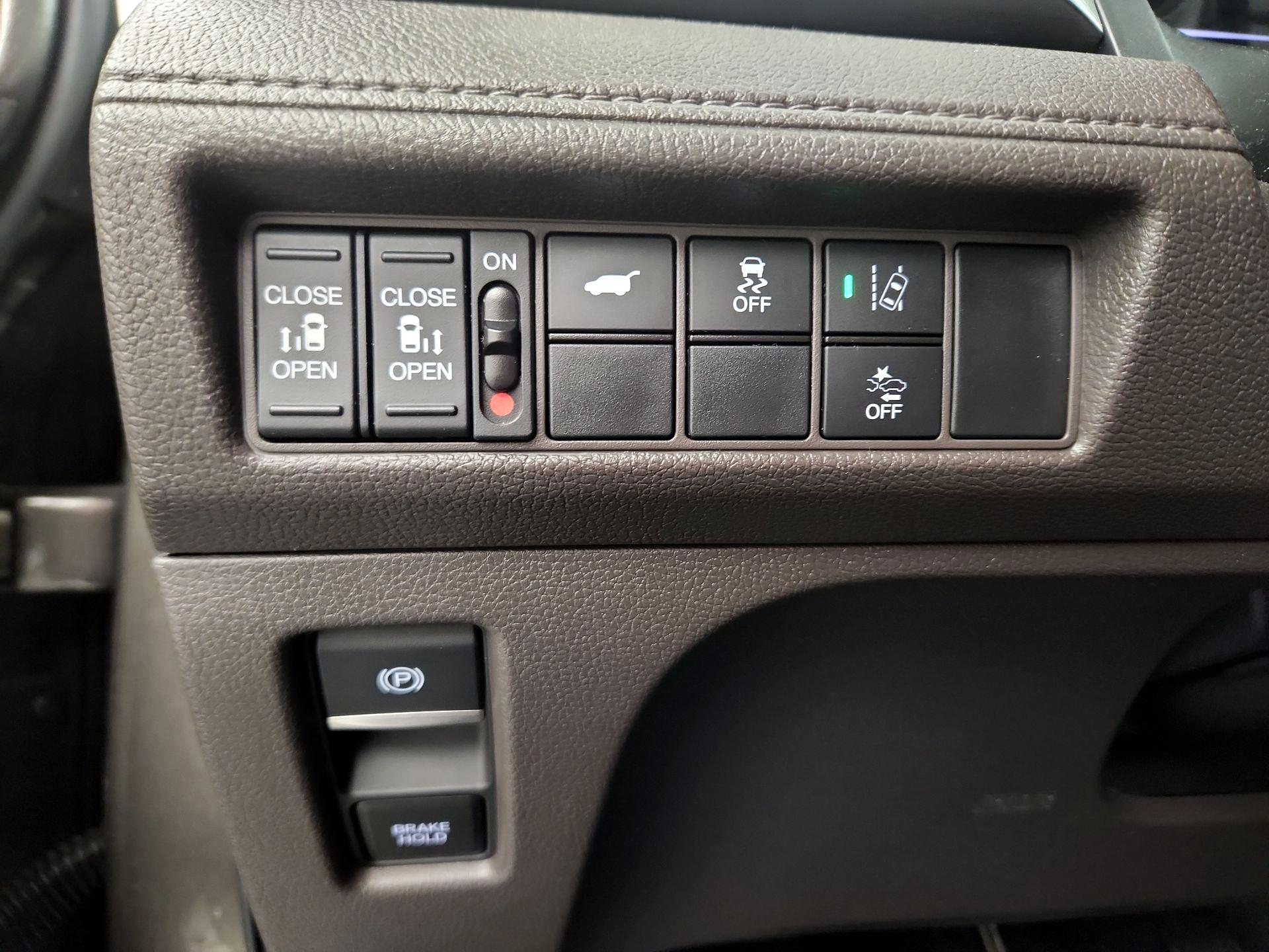 Thumbnail: 2018 Honda Odyssey - 11