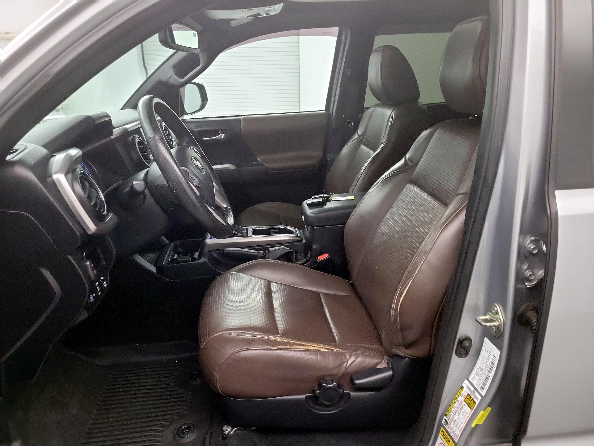 Thumbnail: 2017 Toyota Tacoma - 9