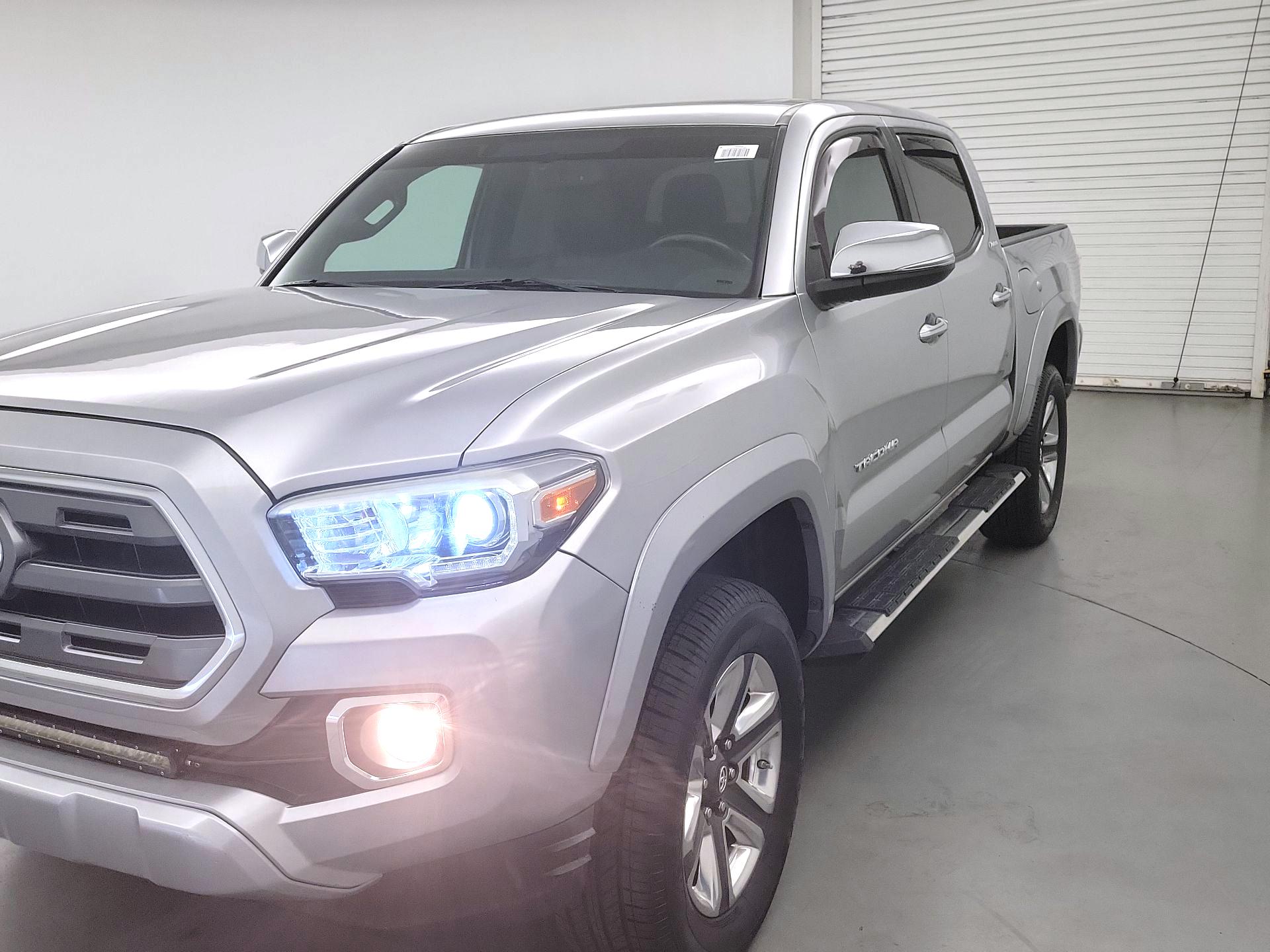 Thumbnail: 2017 Toyota Tacoma - 3