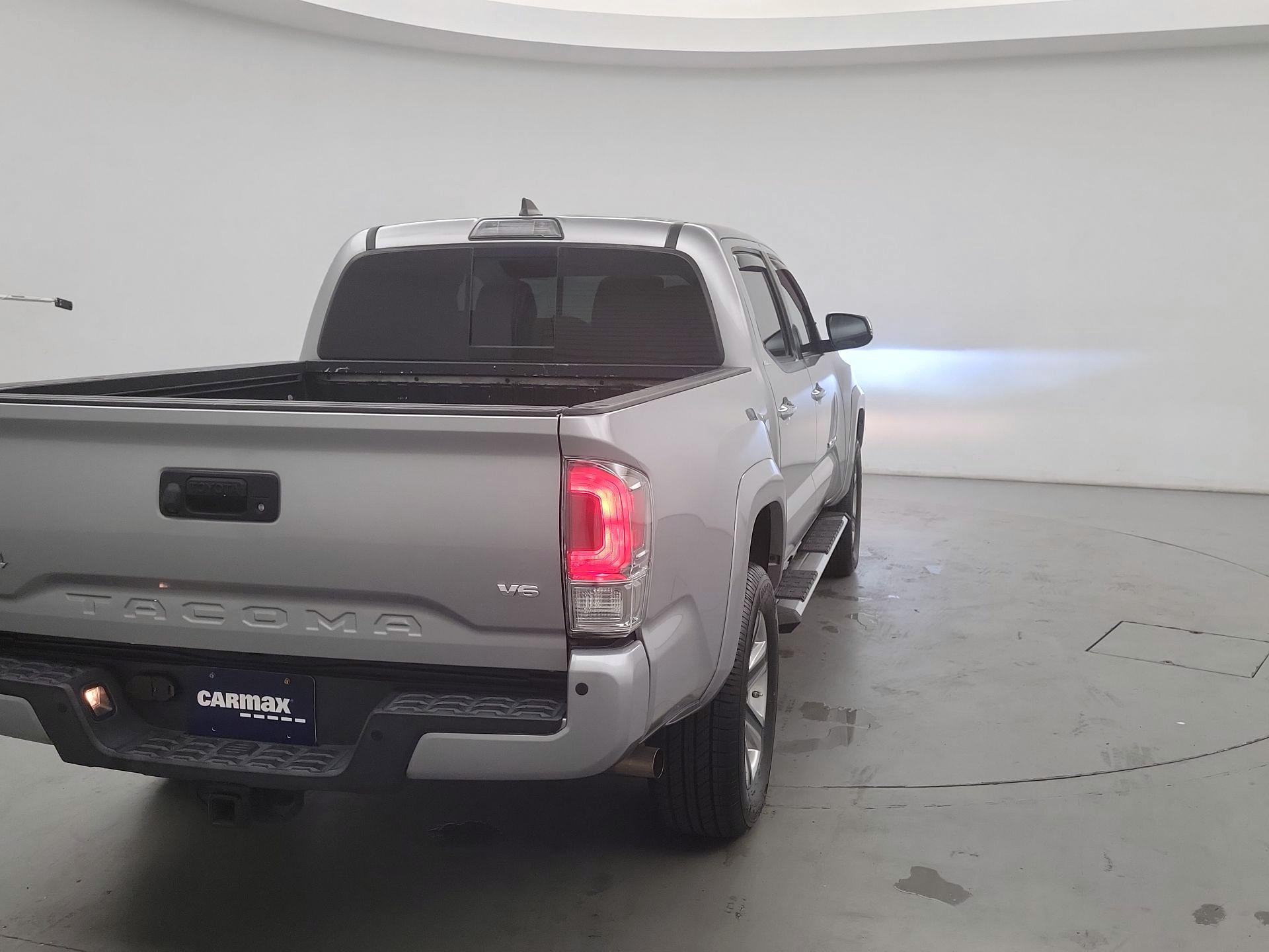 Thumbnail: 2017 Toyota Tacoma - 5