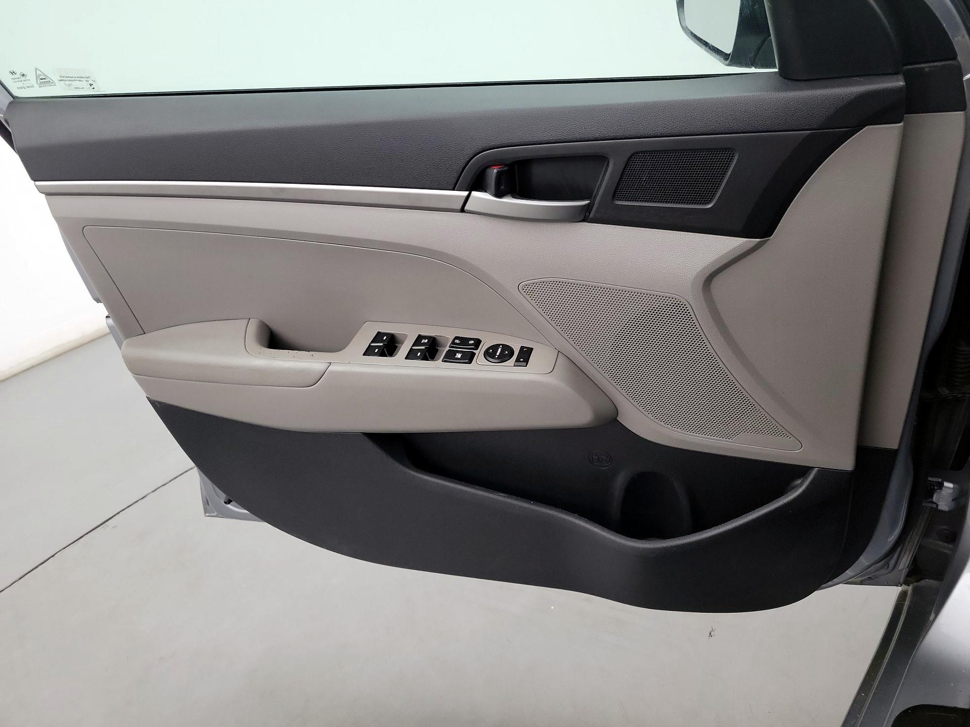 Thumbnail: 2017 Hyundai Elantra - 10