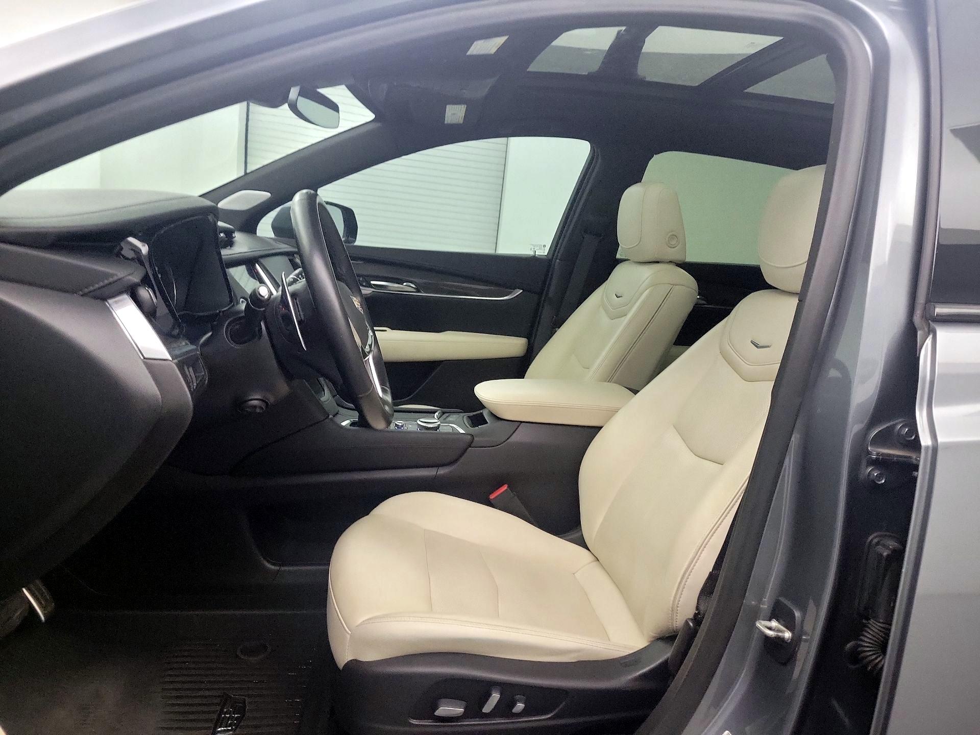 Thumbnail: 2021 Cadillac XT5 - 9