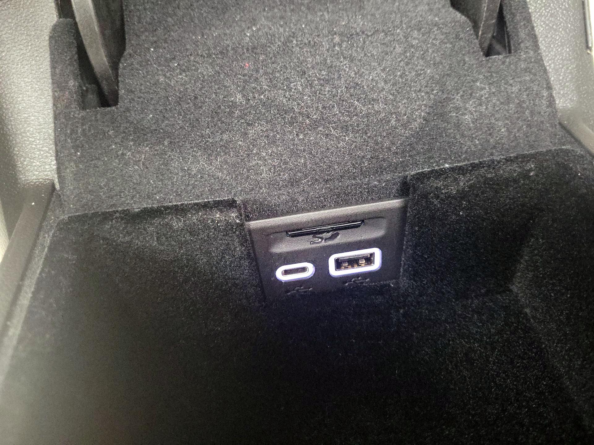 Thumbnail: 2021 Cadillac XT5 - 16