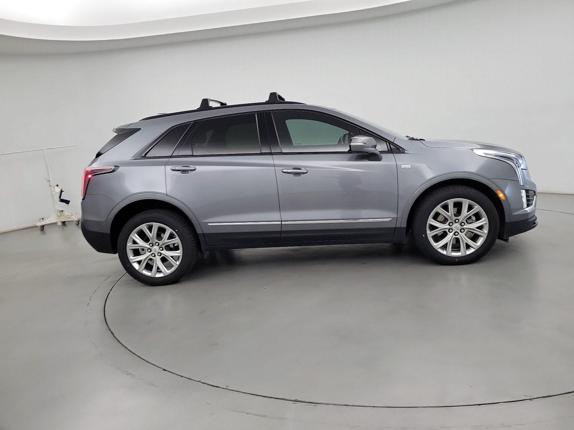 Thumbnail: 2021 Cadillac XT5 - 4