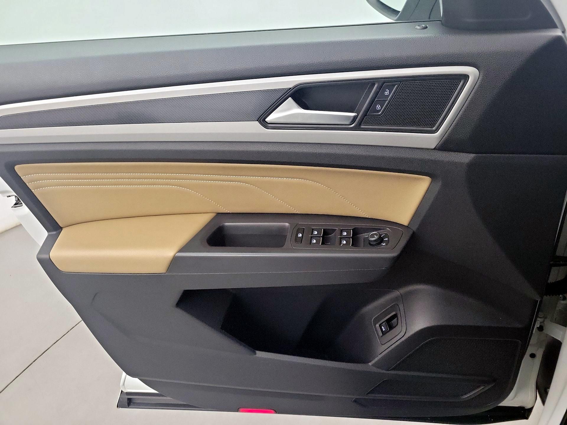 Thumbnail: 2021 Volkswagen Atlas - 10