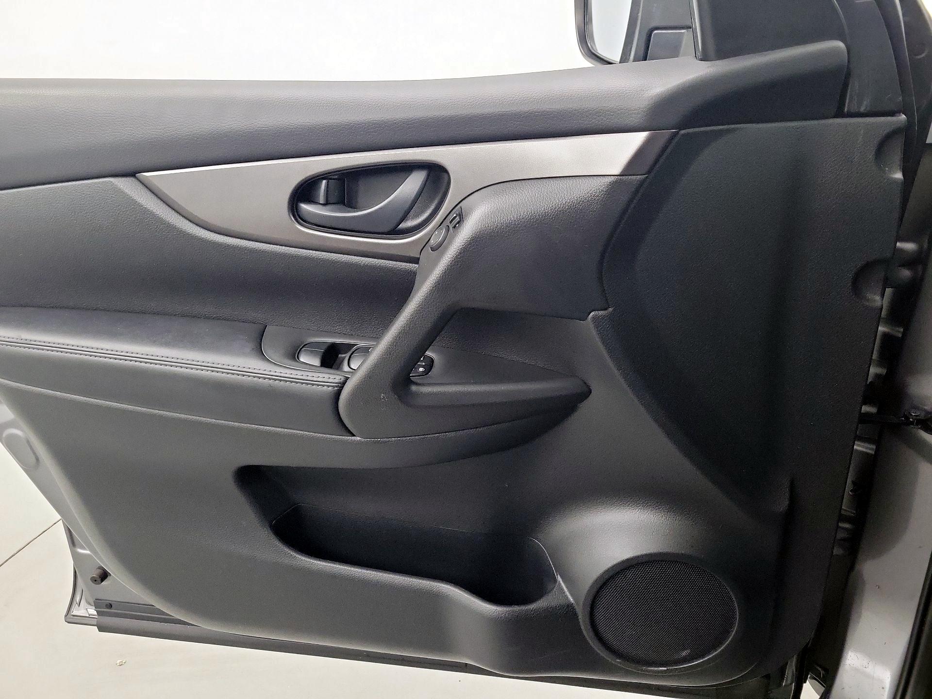 Thumbnail: 2019 Nissan Rogue Sport - 10