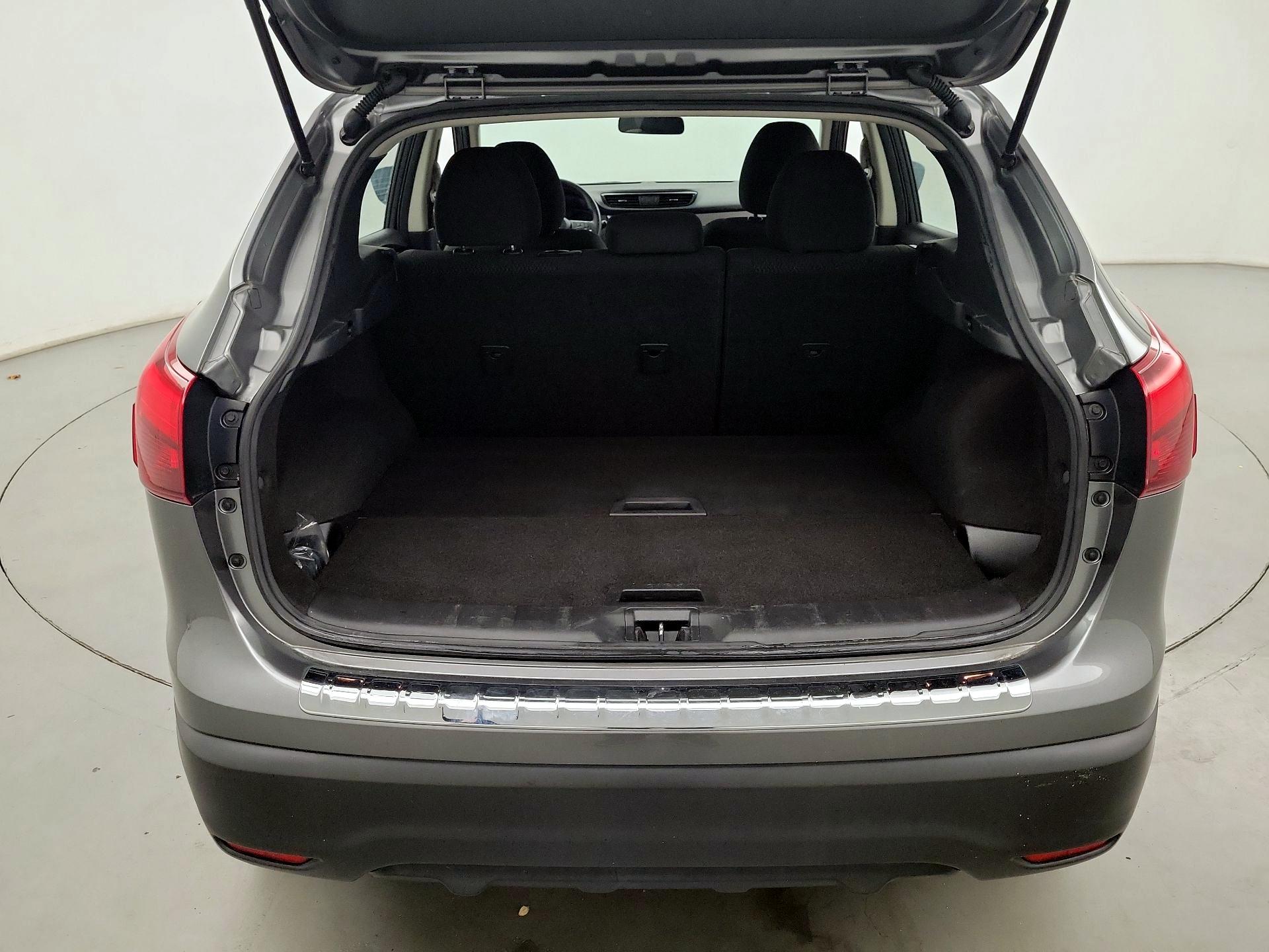 Thumbnail: 2019 Nissan Rogue Sport - 17