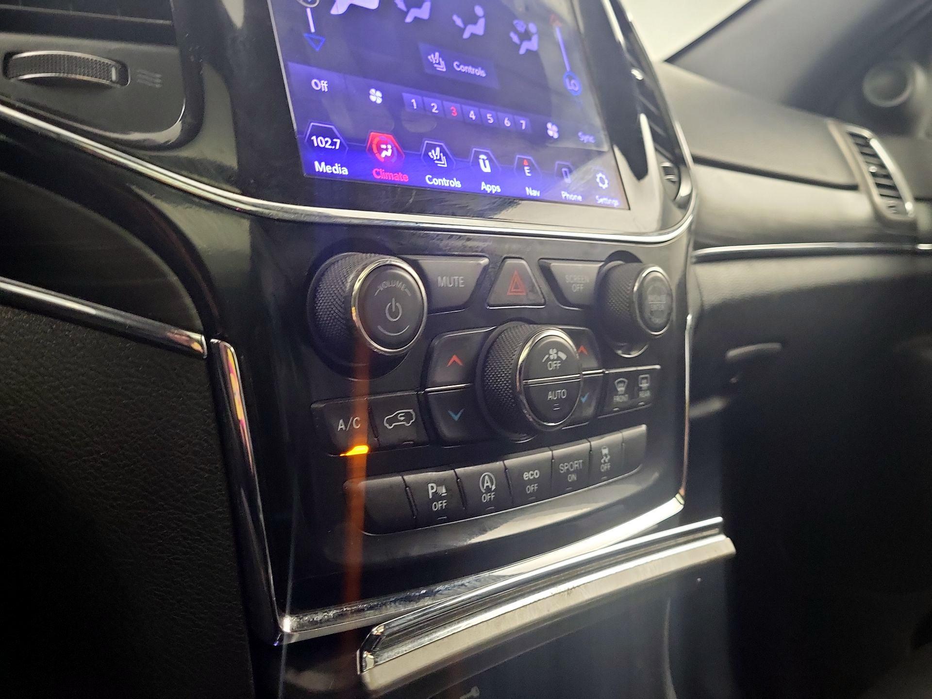 Thumbnail: 2020 Jeep Grand Cherokee - 15