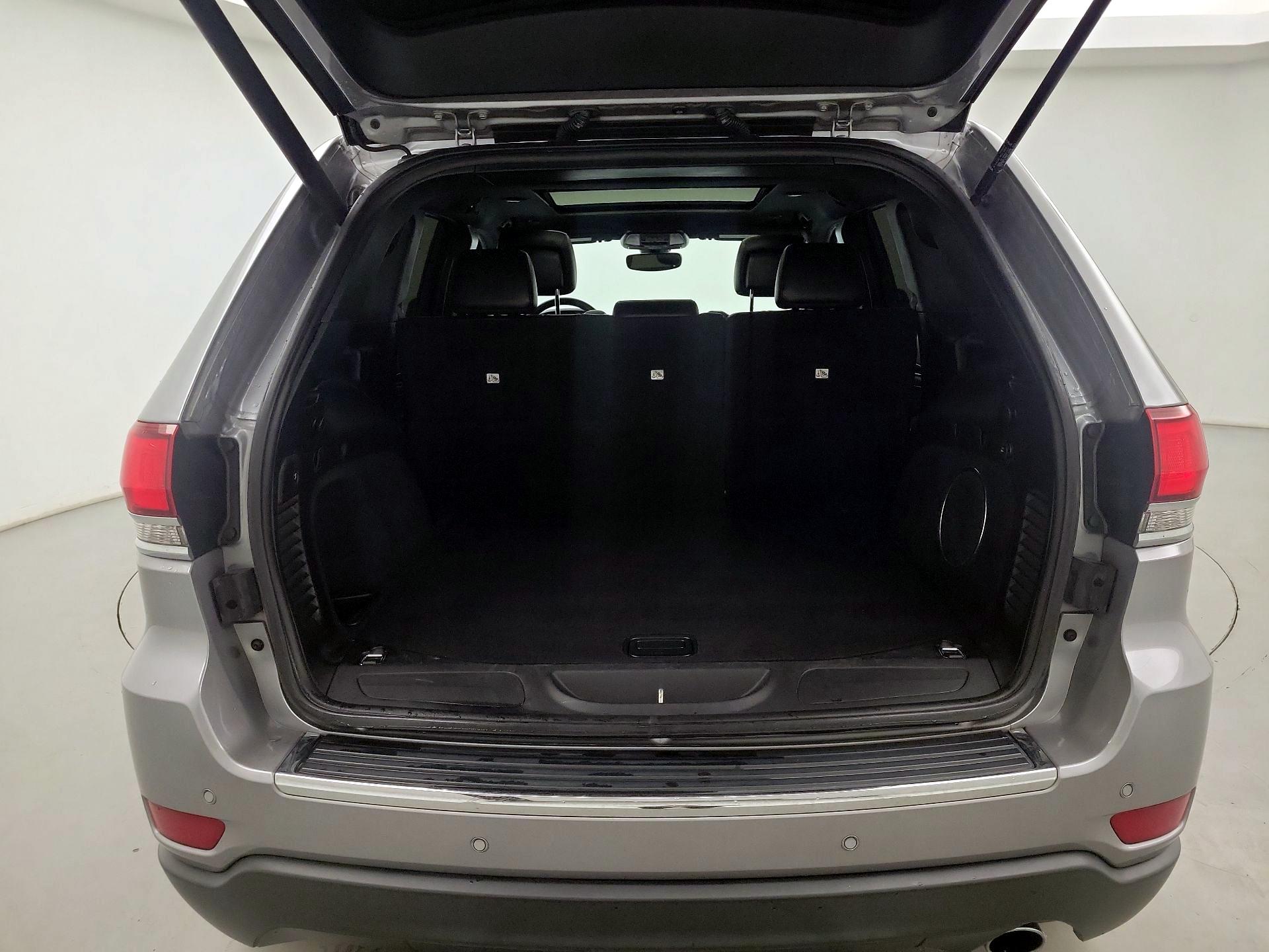 Thumbnail: 2020 Jeep Grand Cherokee - 20