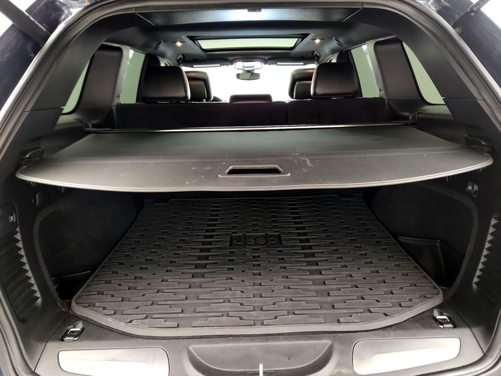 Thumbnail: 2019 Jeep Grand Cherokee - 19