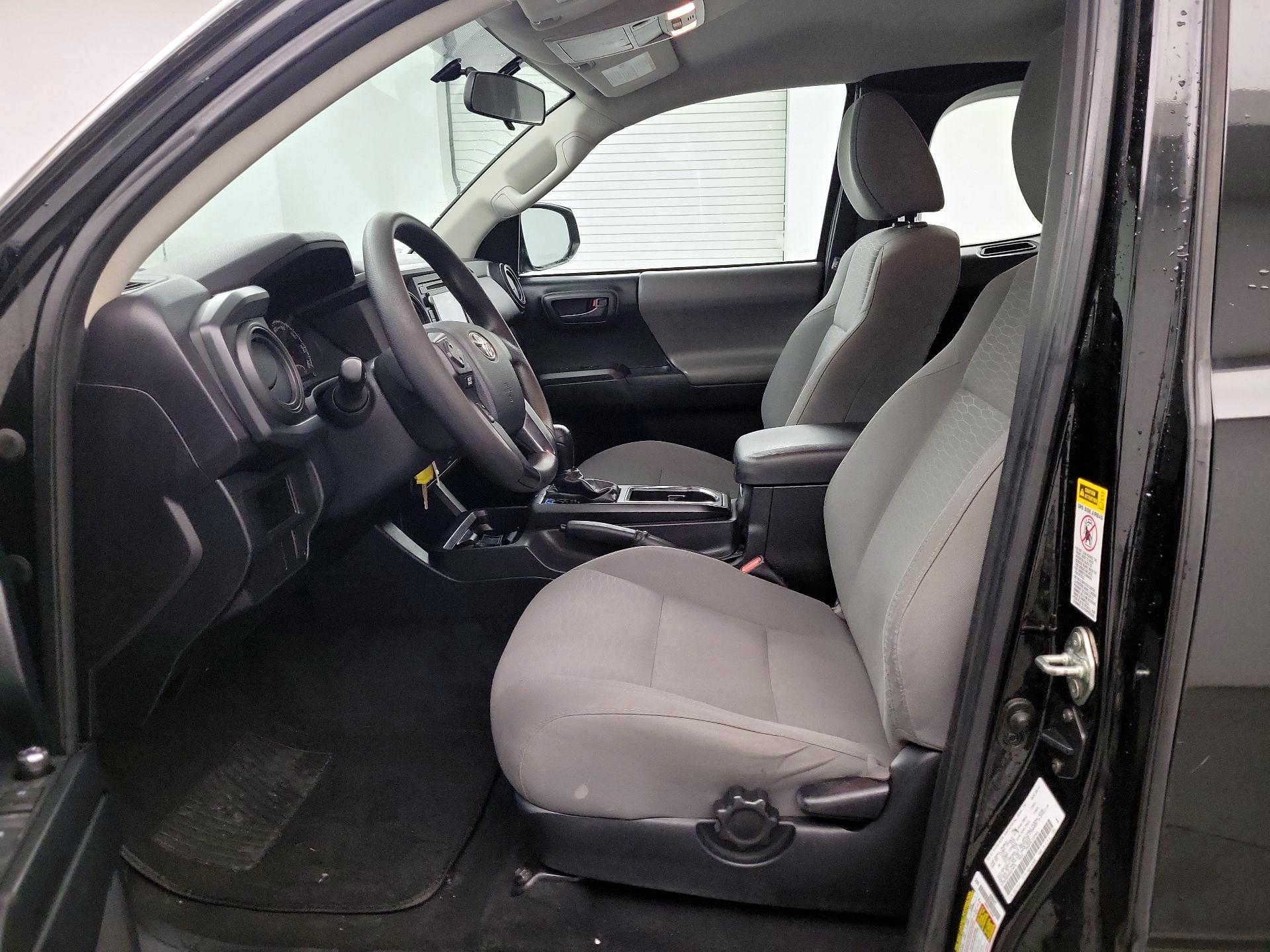 Thumbnail: 2017 Toyota Tacoma - 9