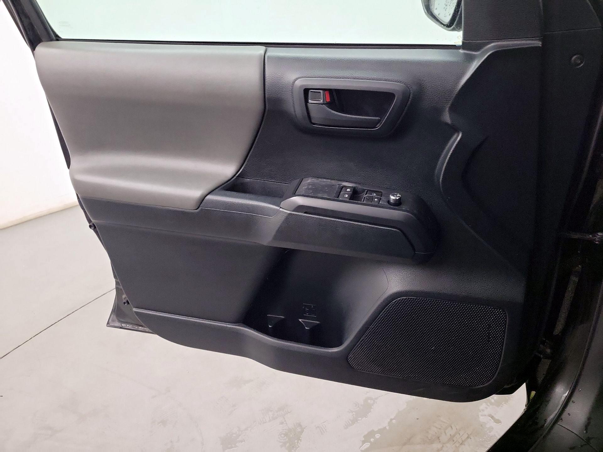 Thumbnail: 2017 Toyota Tacoma - 10