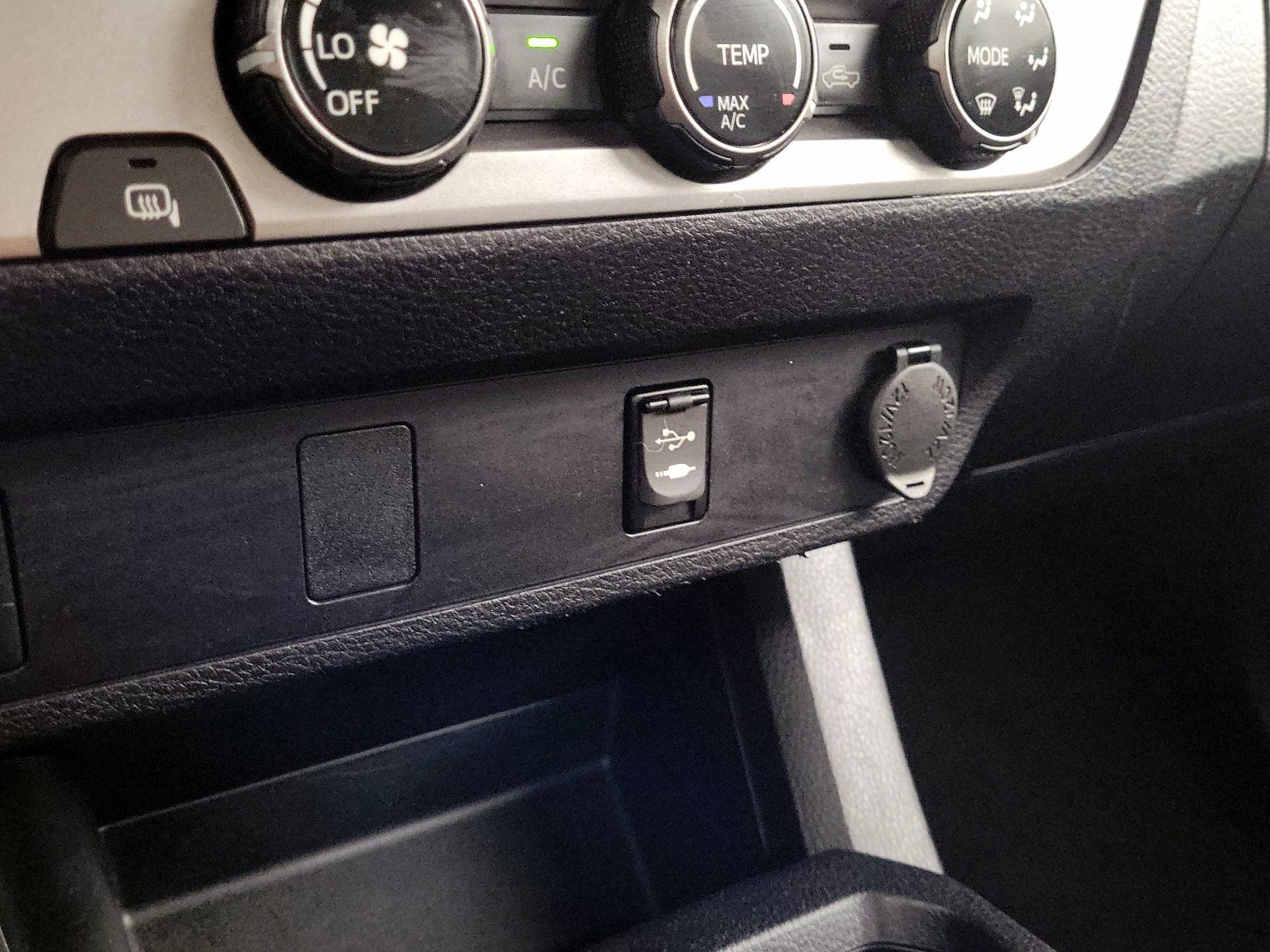 Thumbnail: 2017 Toyota Tacoma - 15