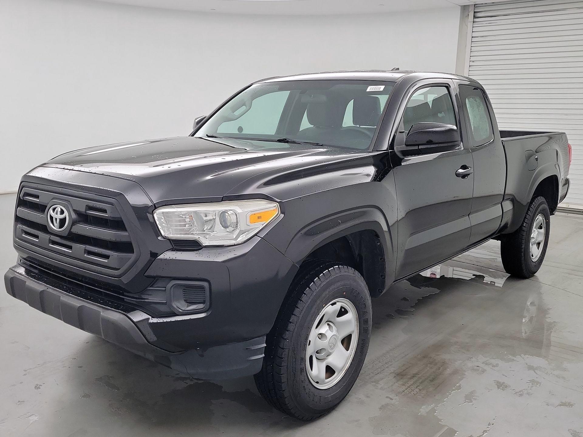 Thumbnail: 2017 Toyota Tacoma - 3