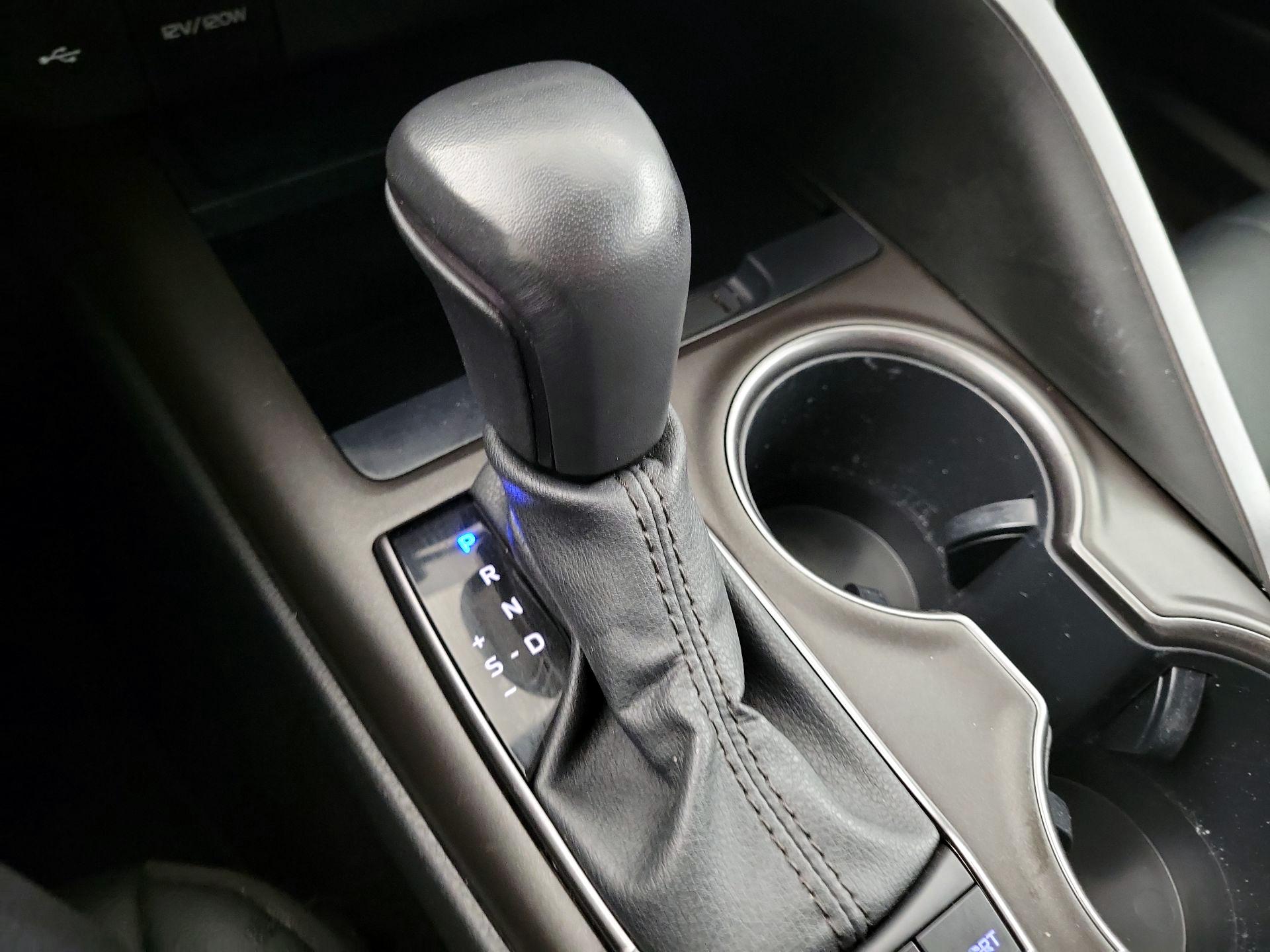 Thumbnail: 2022 Toyota Camry - 15