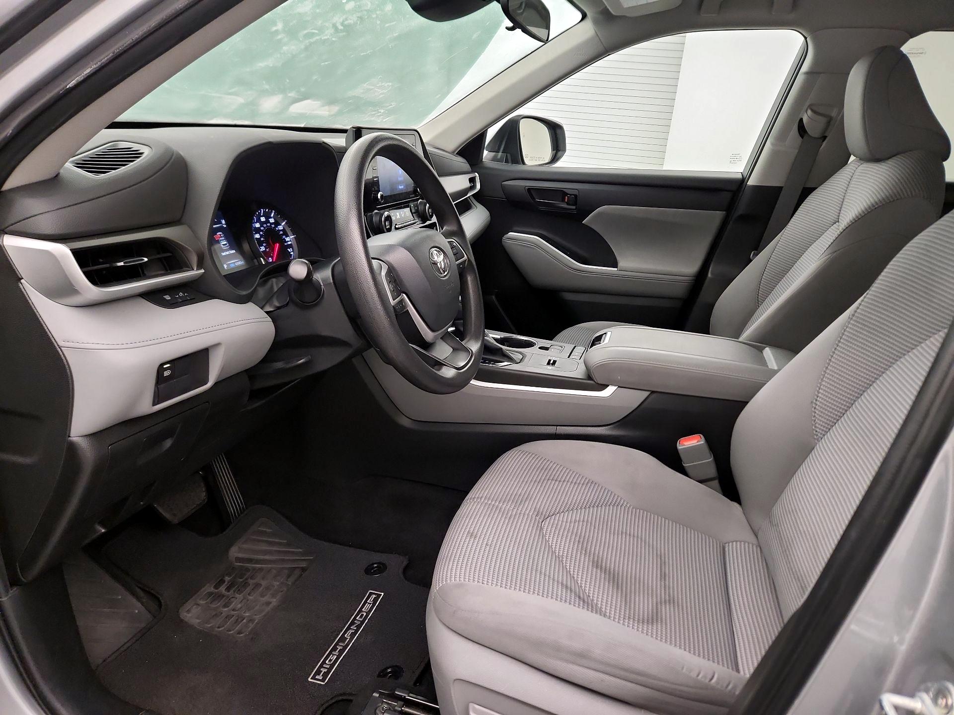 Thumbnail: 2022 Toyota Highlander - 9