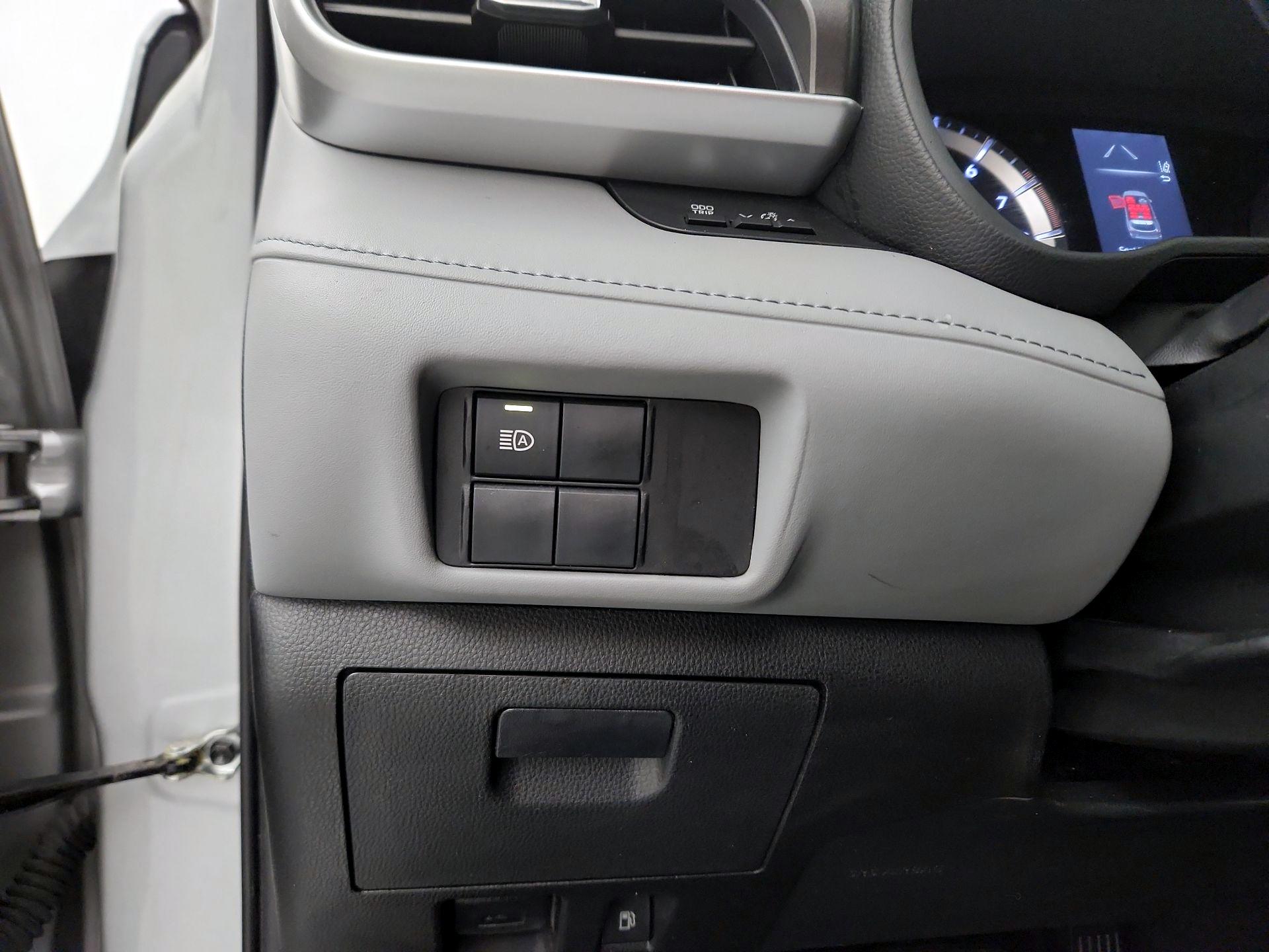 Thumbnail: 2022 Toyota Highlander - 11