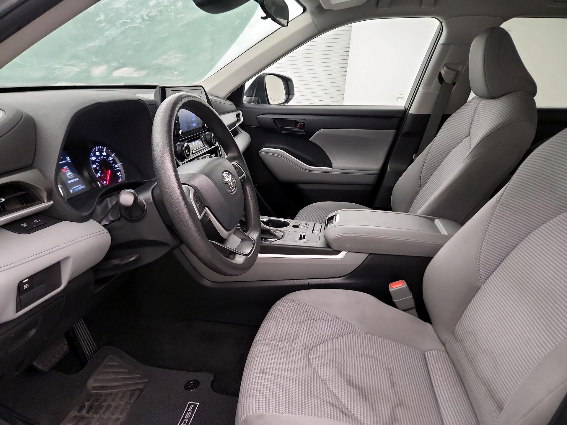 Thumbnail: 2022 Toyota Highlander - 17