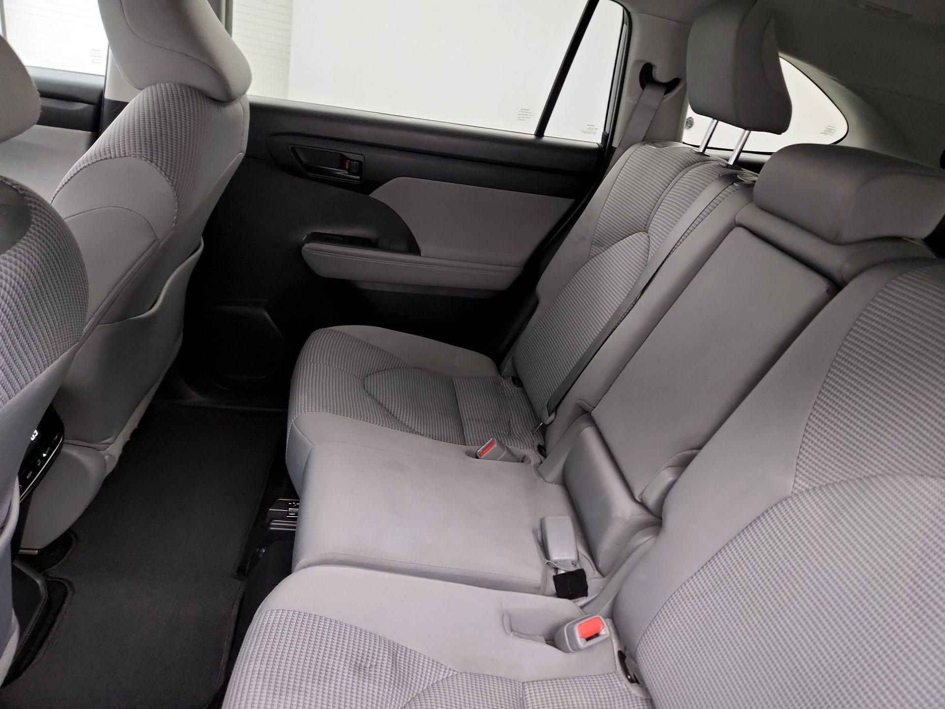 Thumbnail: 2022 Toyota Highlander - 18