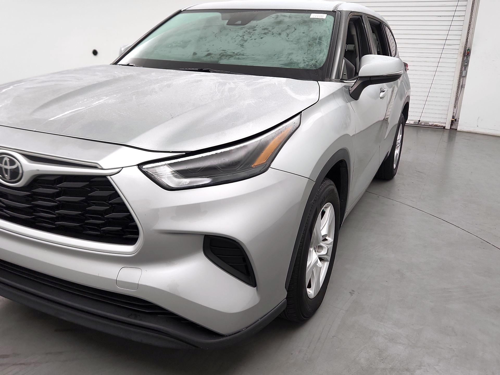 Thumbnail: 2022 Toyota Highlander - 3