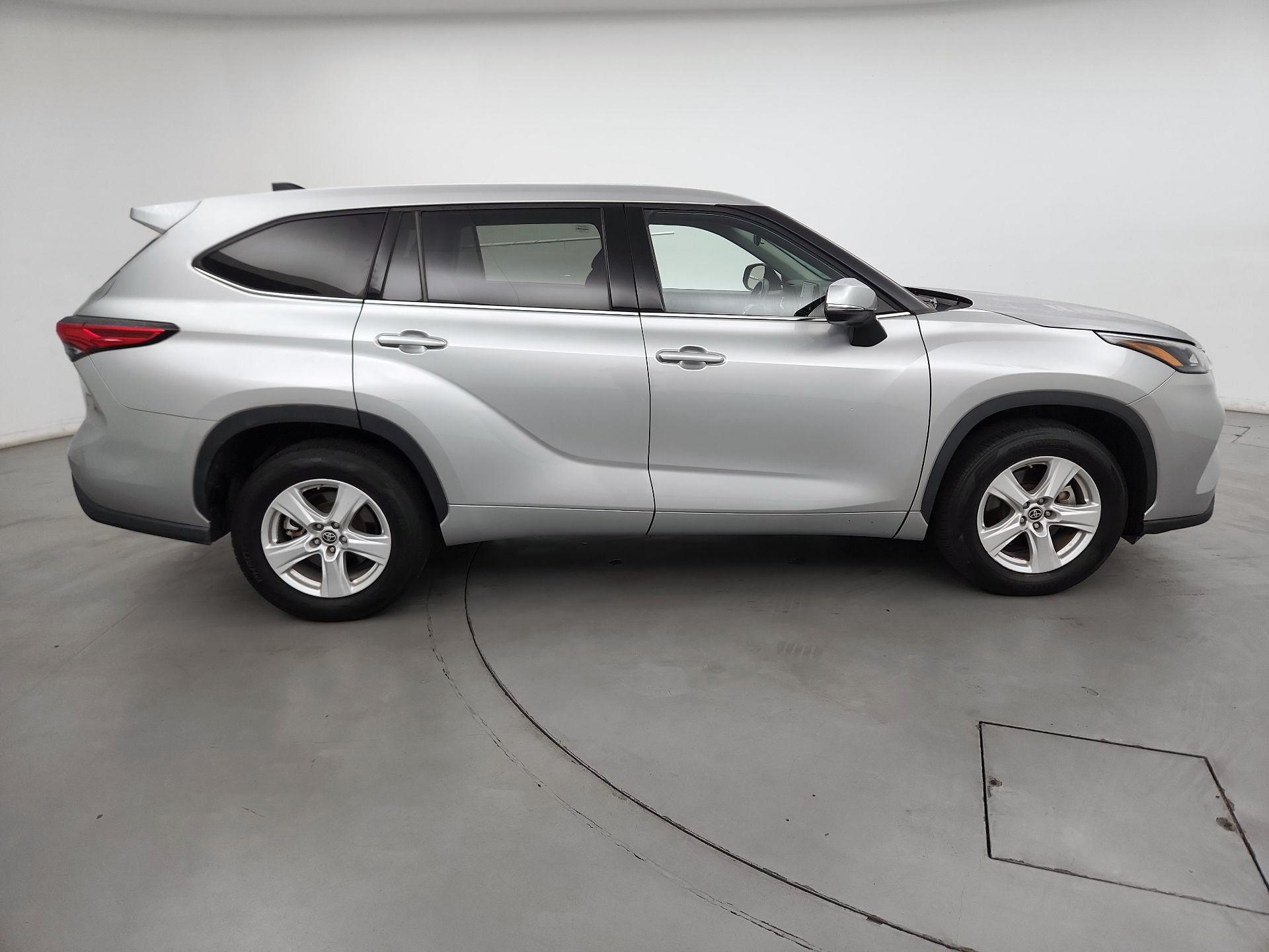 Thumbnail: 2022 Toyota Highlander - 4