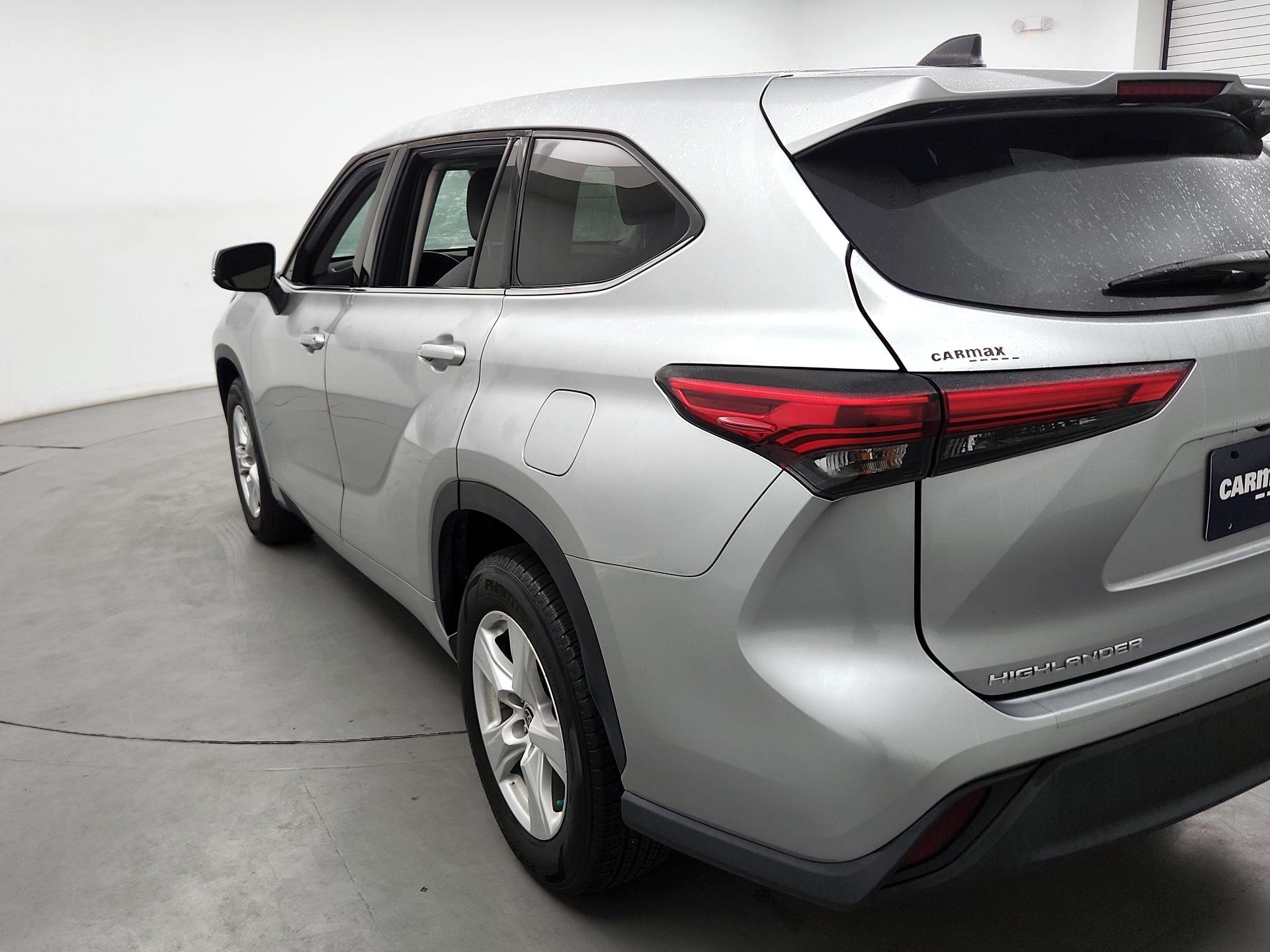 Thumbnail: 2022 Toyota Highlander - 7