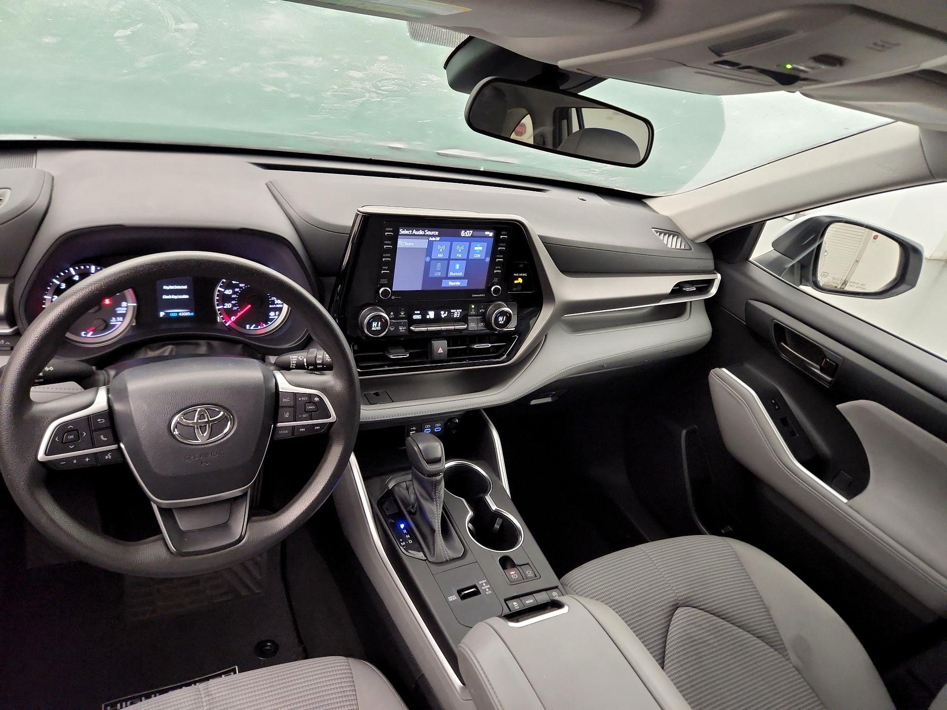 Thumbnail: 2022 Toyota Highlander - 8