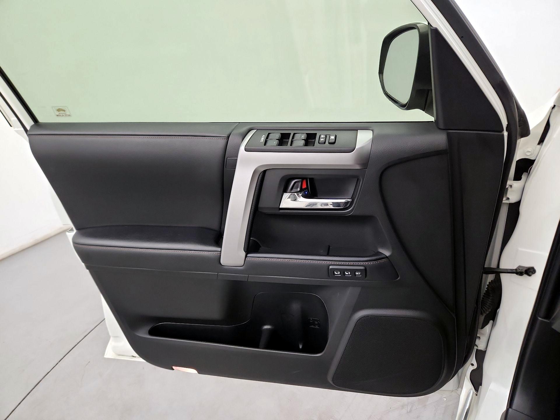 Thumbnail: 2020 Toyota 4Runner - 10