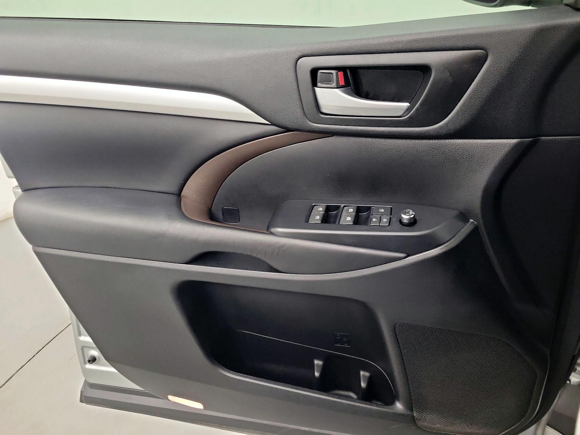 Thumbnail: 2018 Toyota Highlander - 10