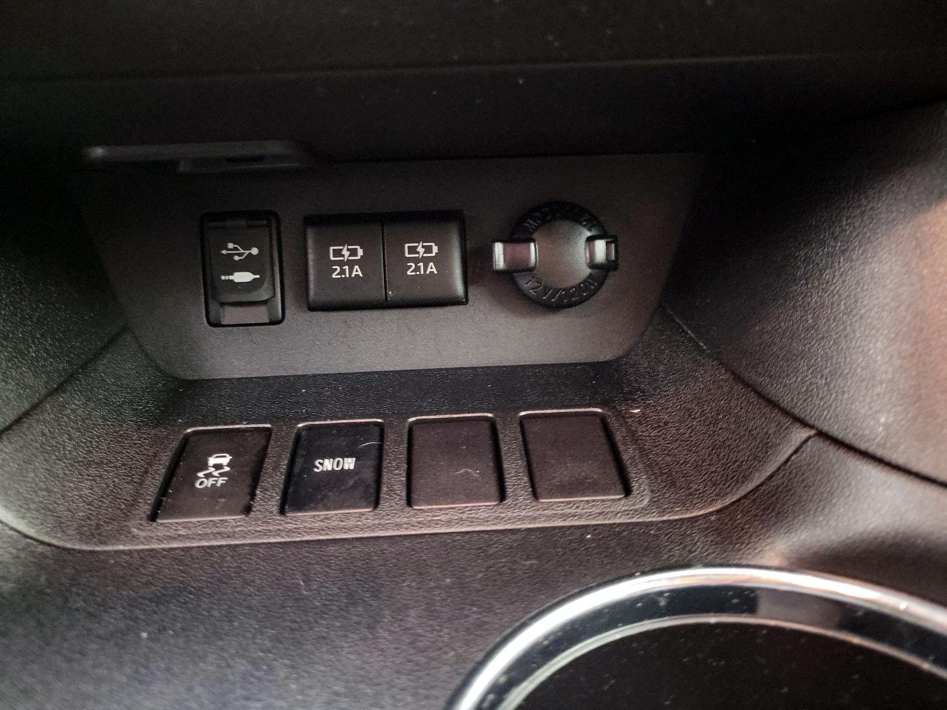 Thumbnail: 2018 Toyota Highlander - 16