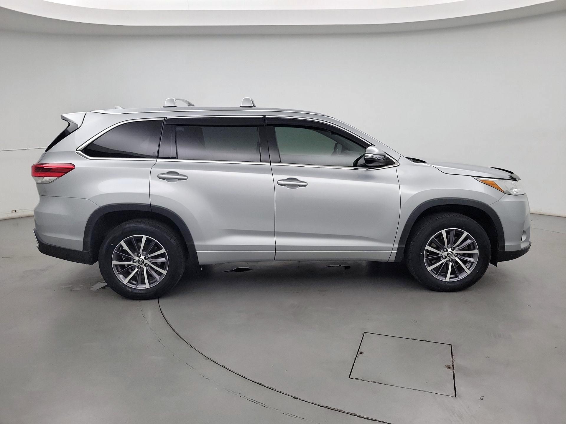 Thumbnail: 2018 Toyota Highlander - 4