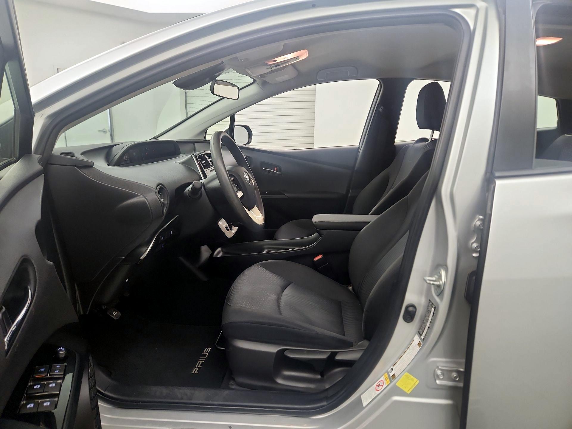 Thumbnail: 2017 Toyota Prius - 9